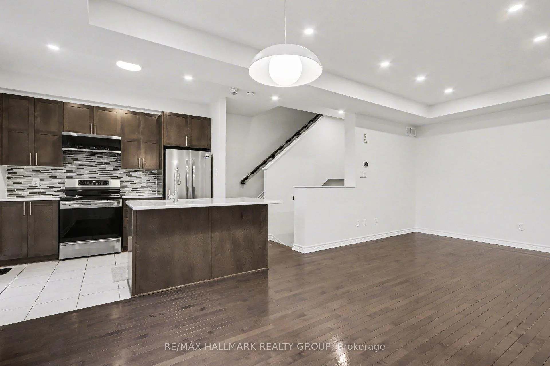 Photo 9 of 865 Kilbirnie Drive, Ottawa, Barrhaven - Half Moon Bay — HOMEH