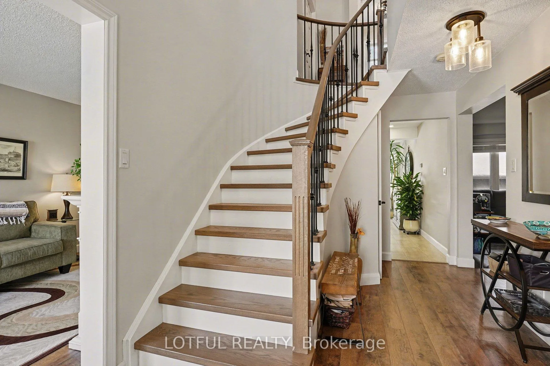 Photo 3 of 2212 Chalmers Crescent, Innisfil, Alcona — HOMEH