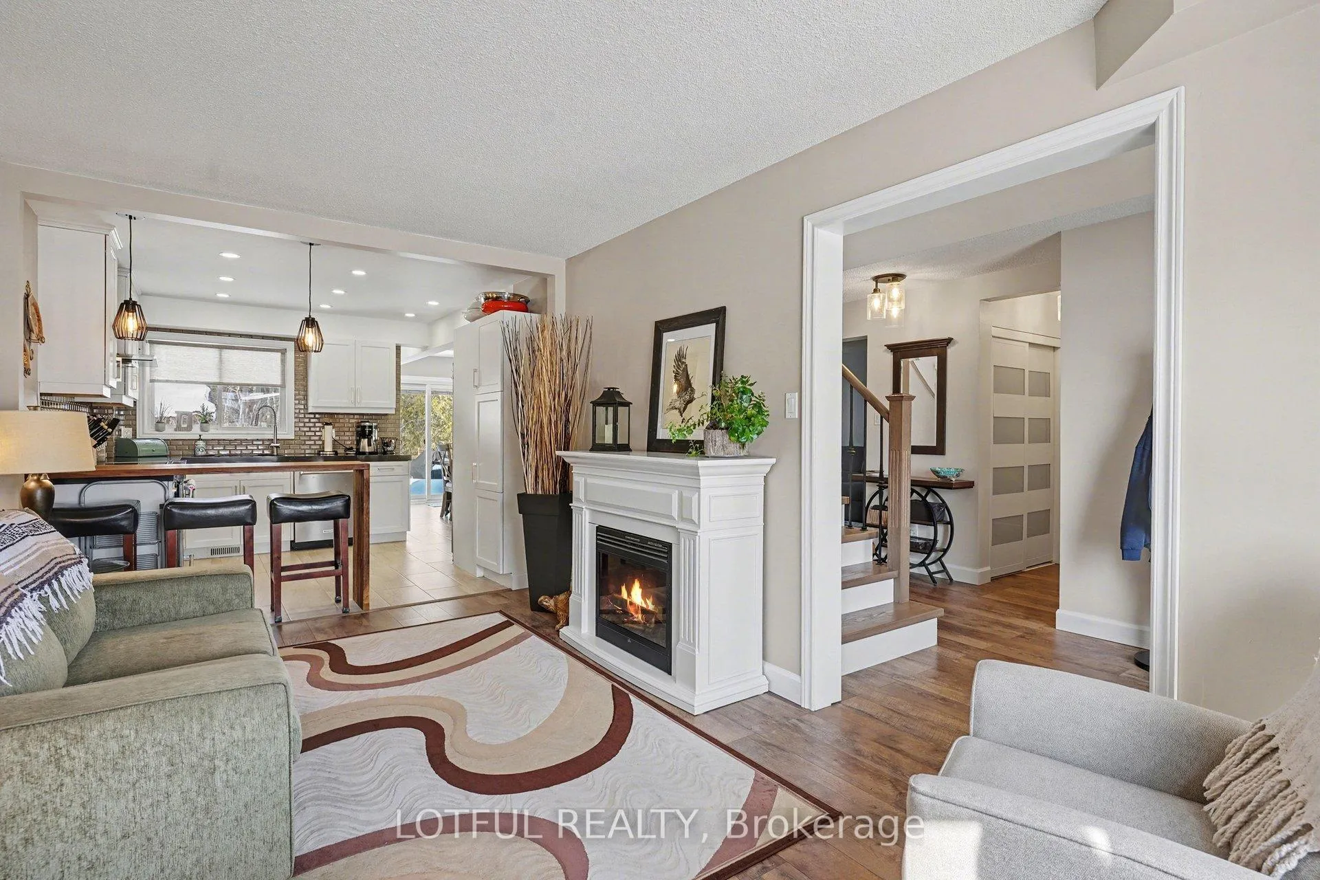 Photo 4 of 2212 Chalmers Crescent, Innisfil, Alcona — HOMEH