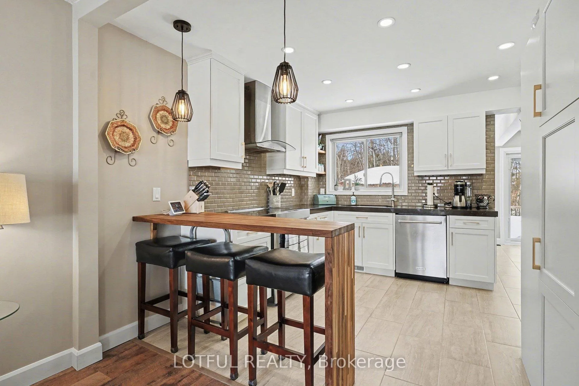 Photo 11 of 2212 Chalmers Crescent, Innisfil, Alcona — HOMEH