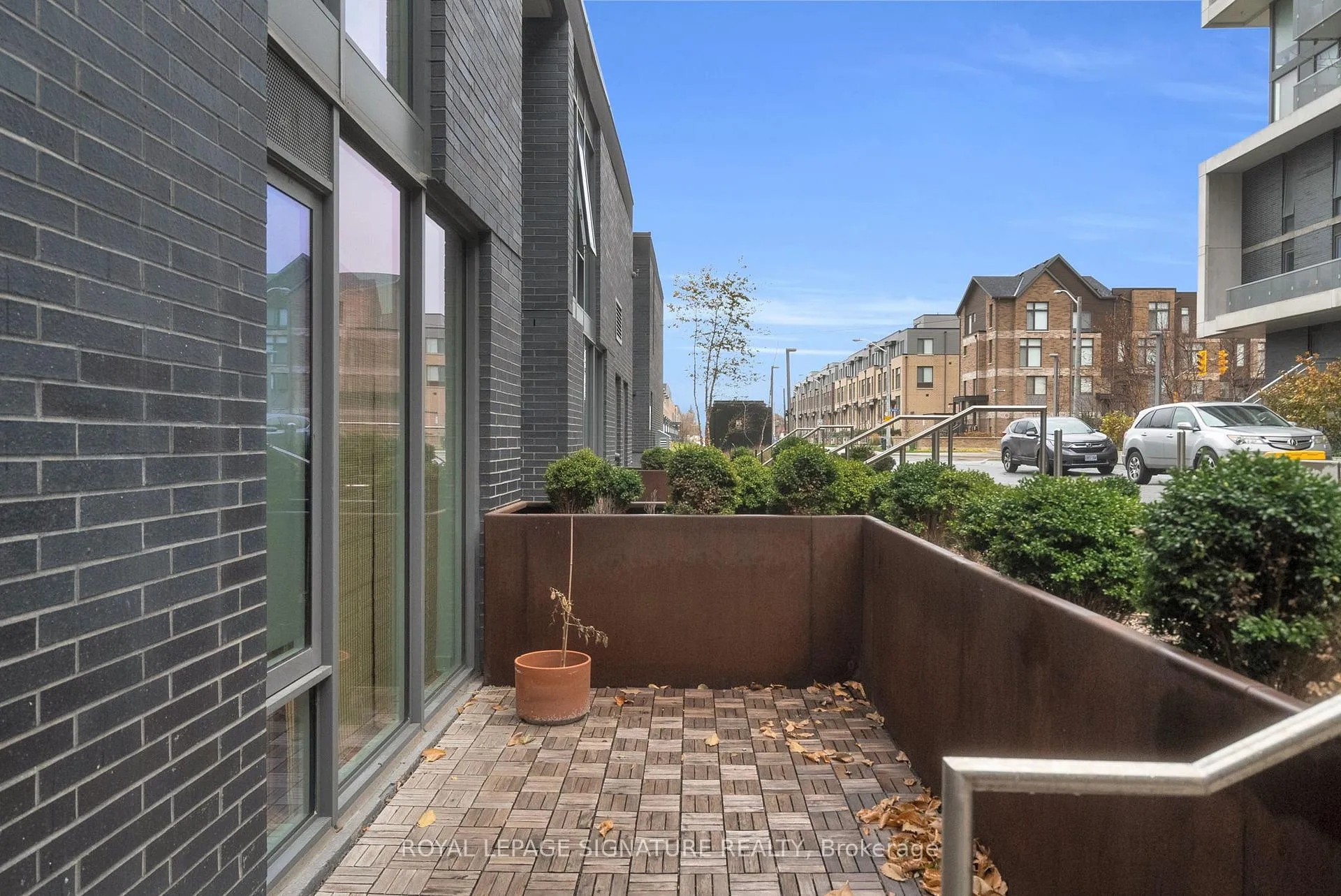 Photo 3 of Unit 8, 106 Varna Drive, Toronto, Englemount-Lawrence — HOMEH