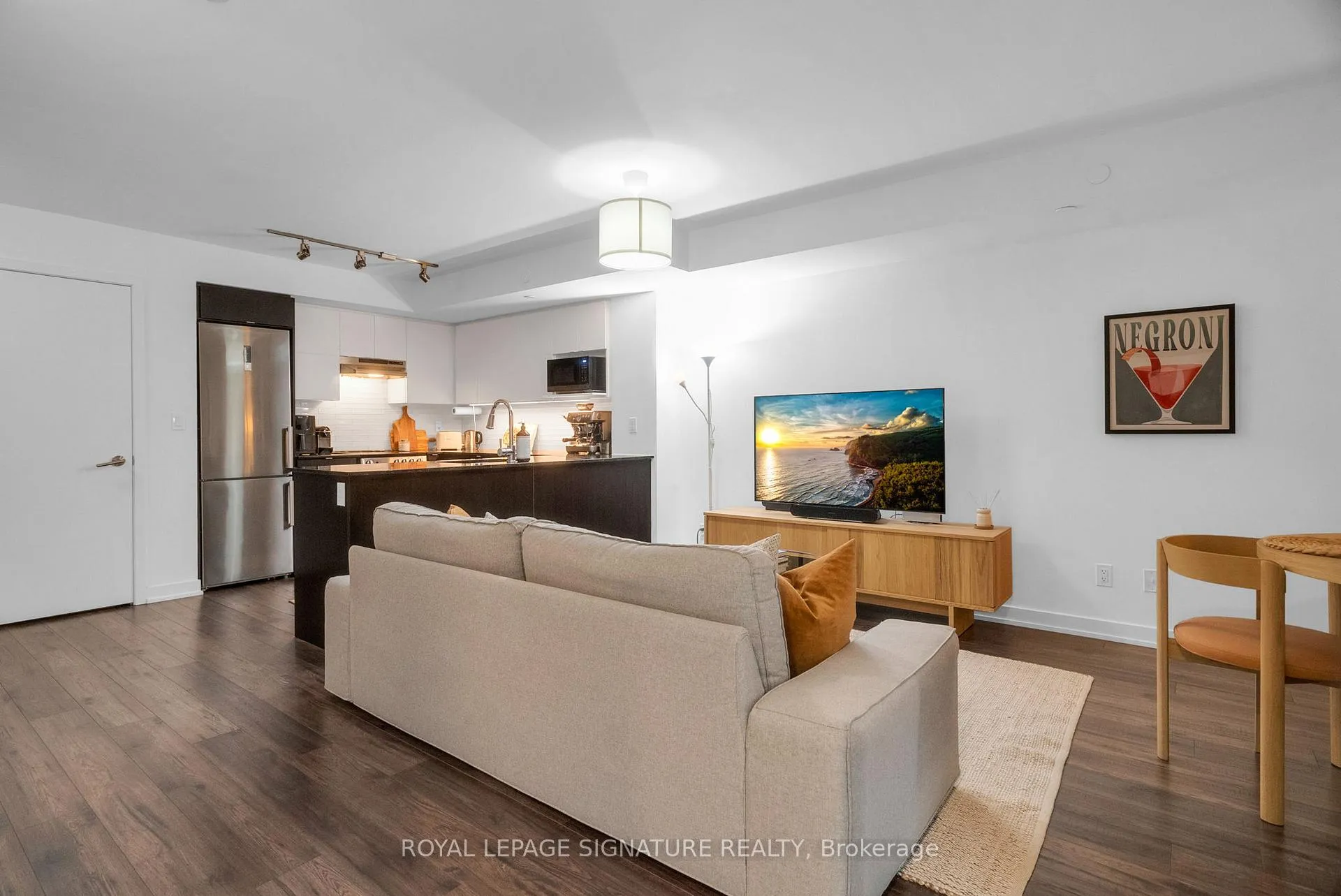 Photo 5 of Unit 8, 106 Varna Drive, Toronto, Englemount-Lawrence — HOMEH
