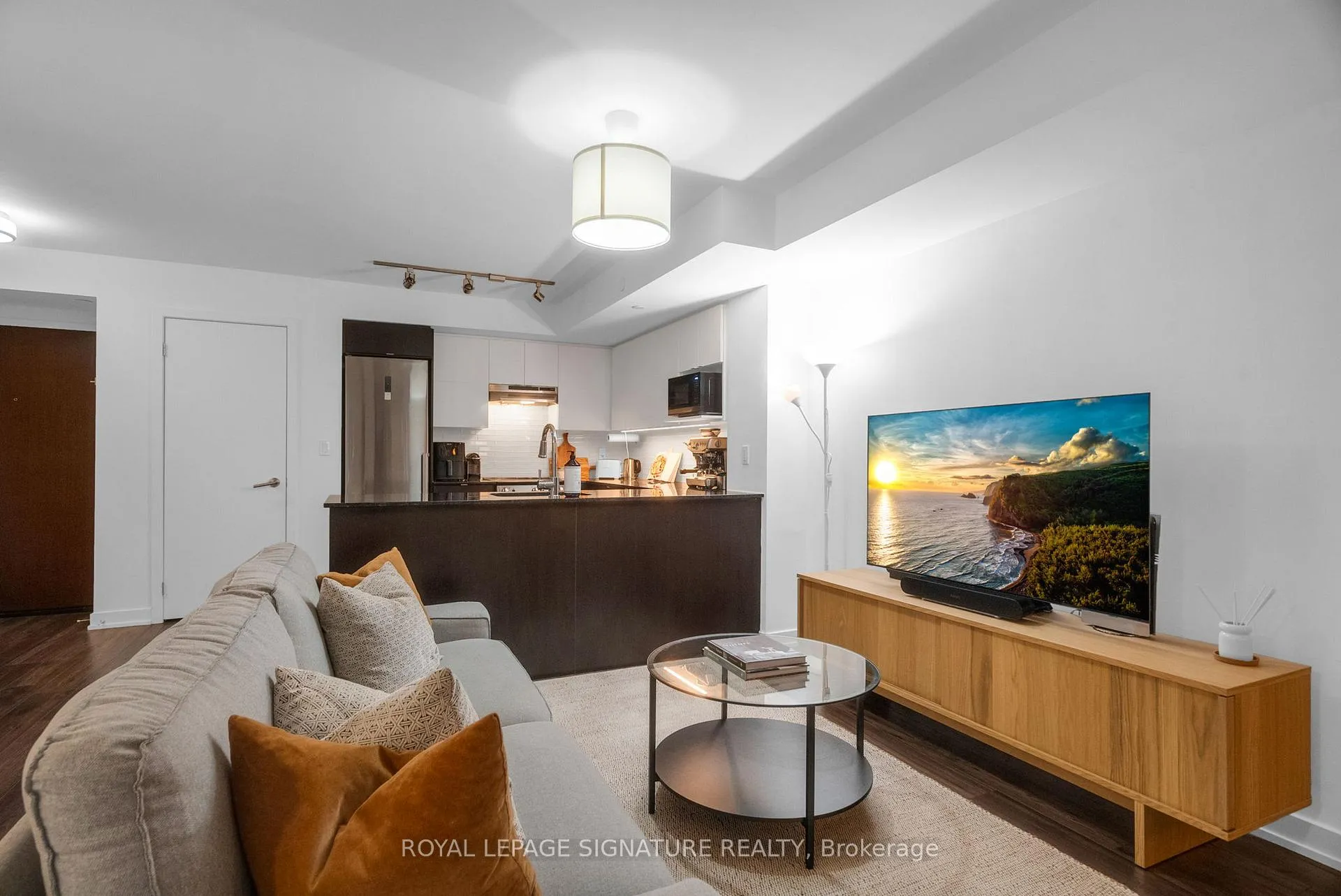 Photo 14 of Unit 8, 106 Varna Drive, Toronto, Englemount-Lawrence — HOMEH