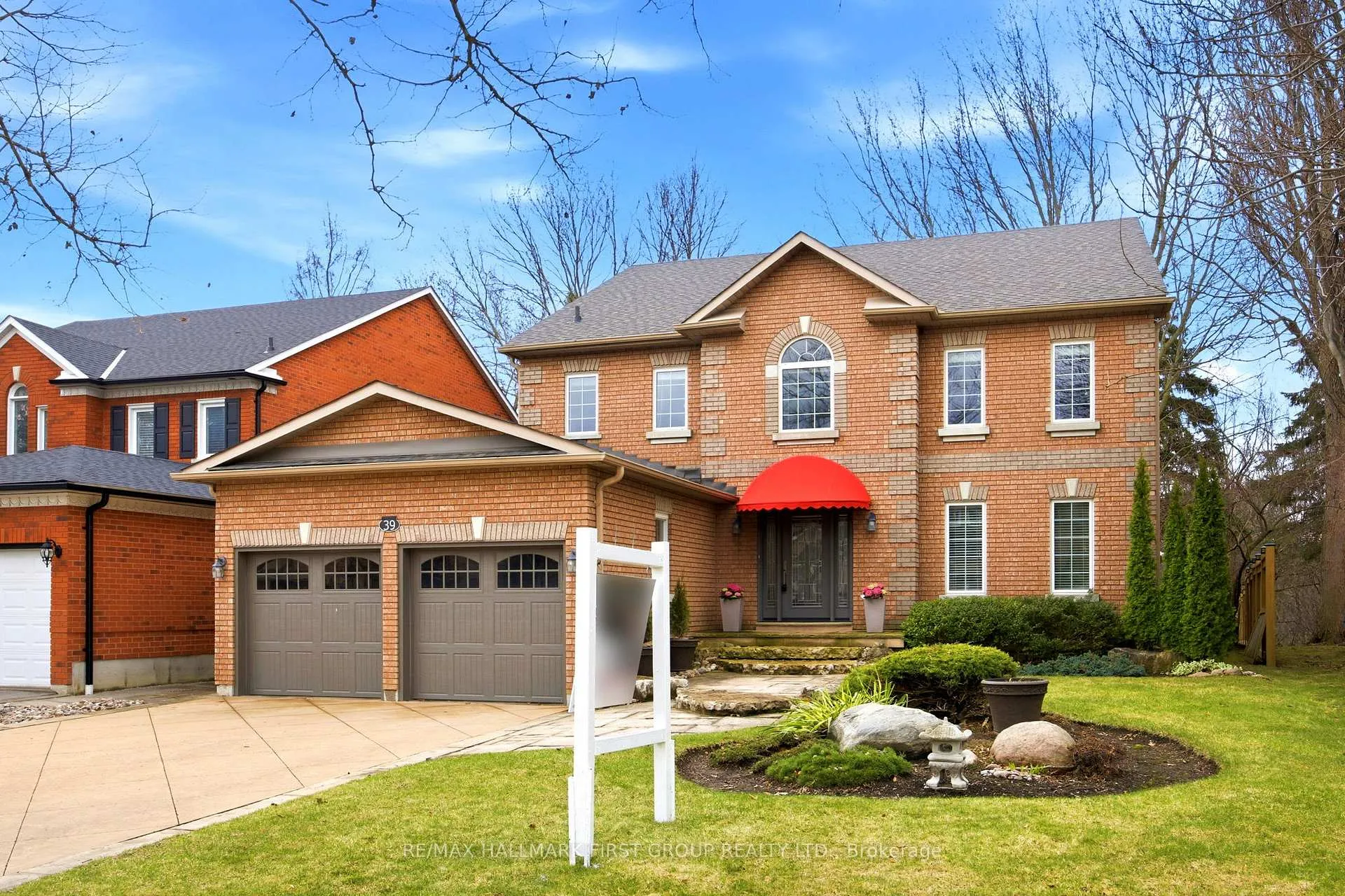 Photo 2 of 39 Kennett Drive, Whitby, Lynde Creek — HOMEH