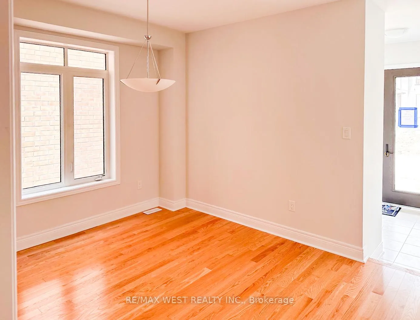 Photo 3 of 52 Kessler Drive, Brampton, Sandringham-Wellington North — HOMEH