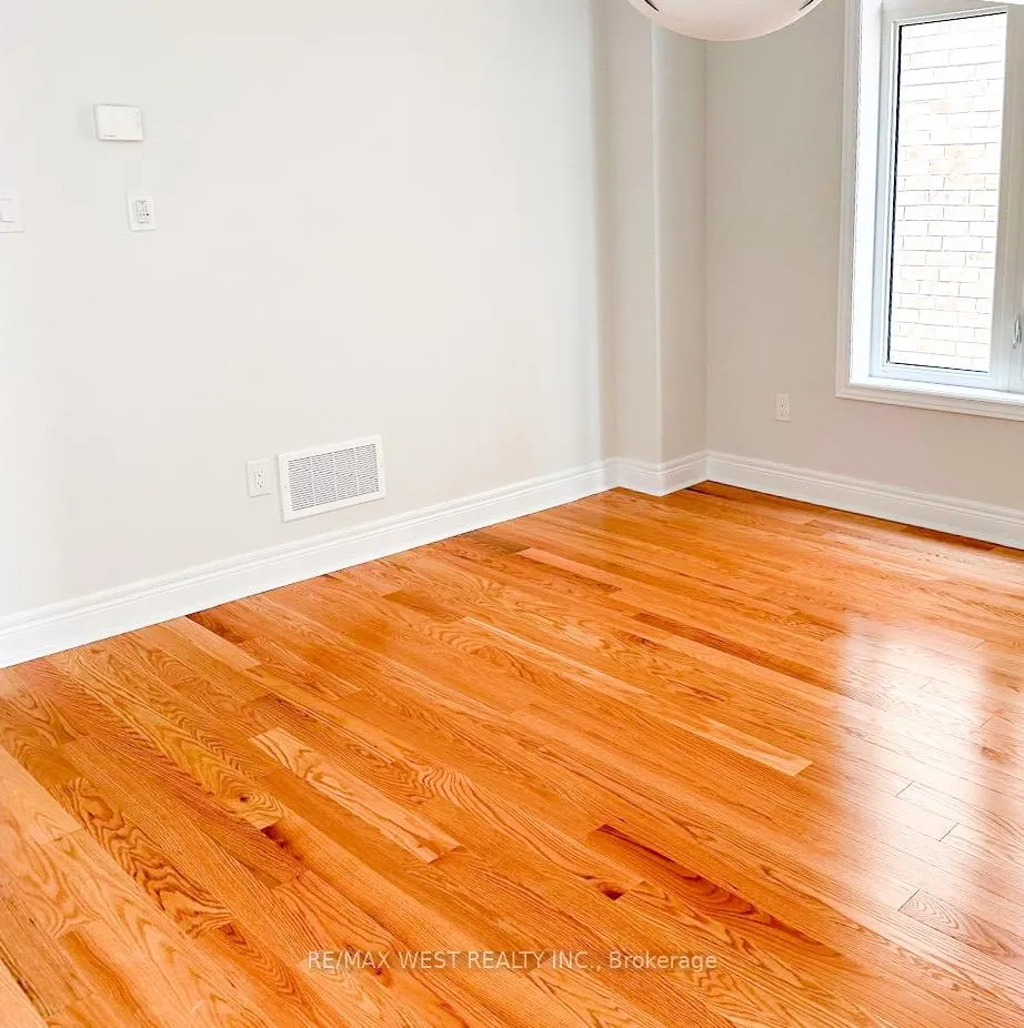 Photo 4 of 52 Kessler Drive, Brampton, Sandringham-Wellington North — HOMEH