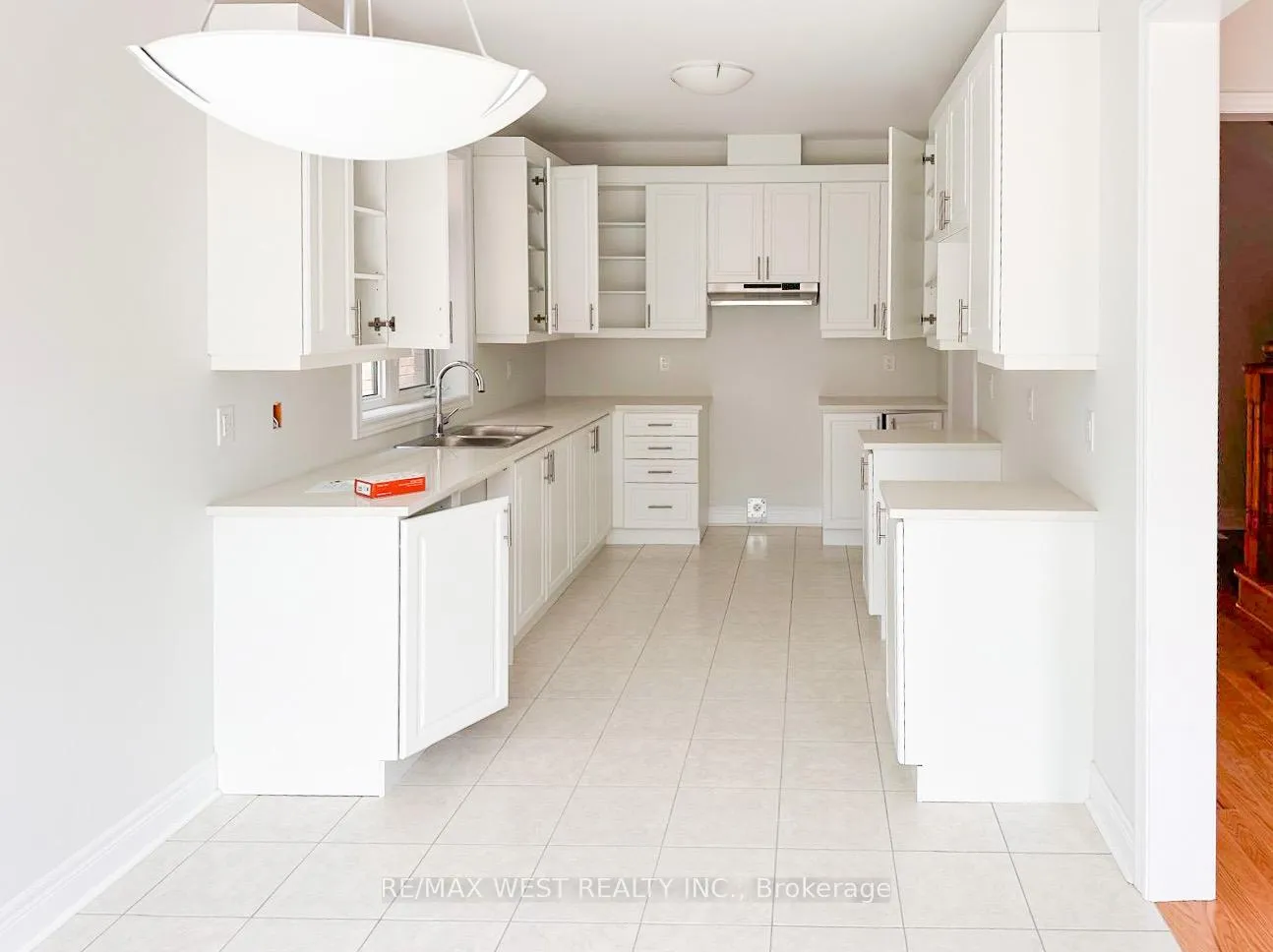 Photo 6 of 52 Kessler Drive, Brampton, Sandringham-Wellington North — HOMEH
