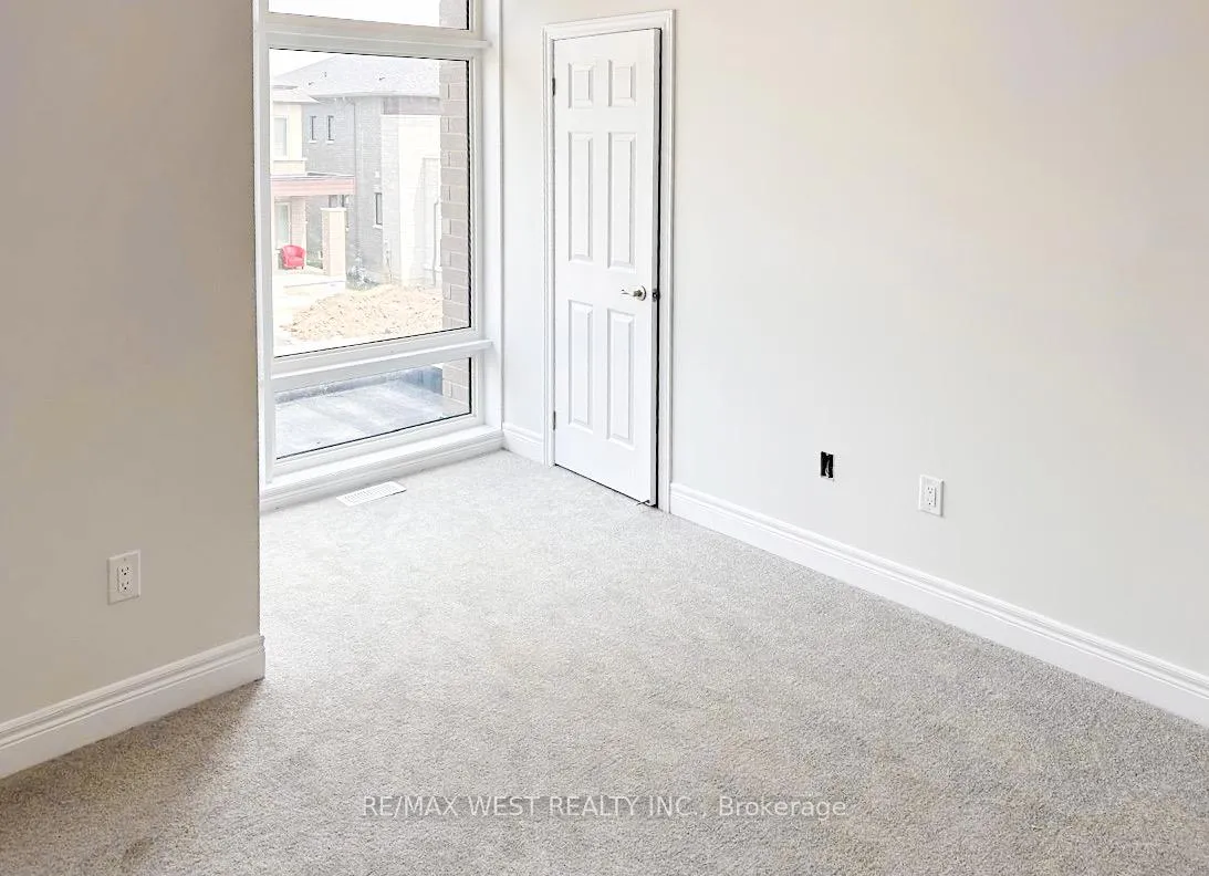 Photo 10 of 52 Kessler Drive, Brampton, Sandringham-Wellington North — HOMEH