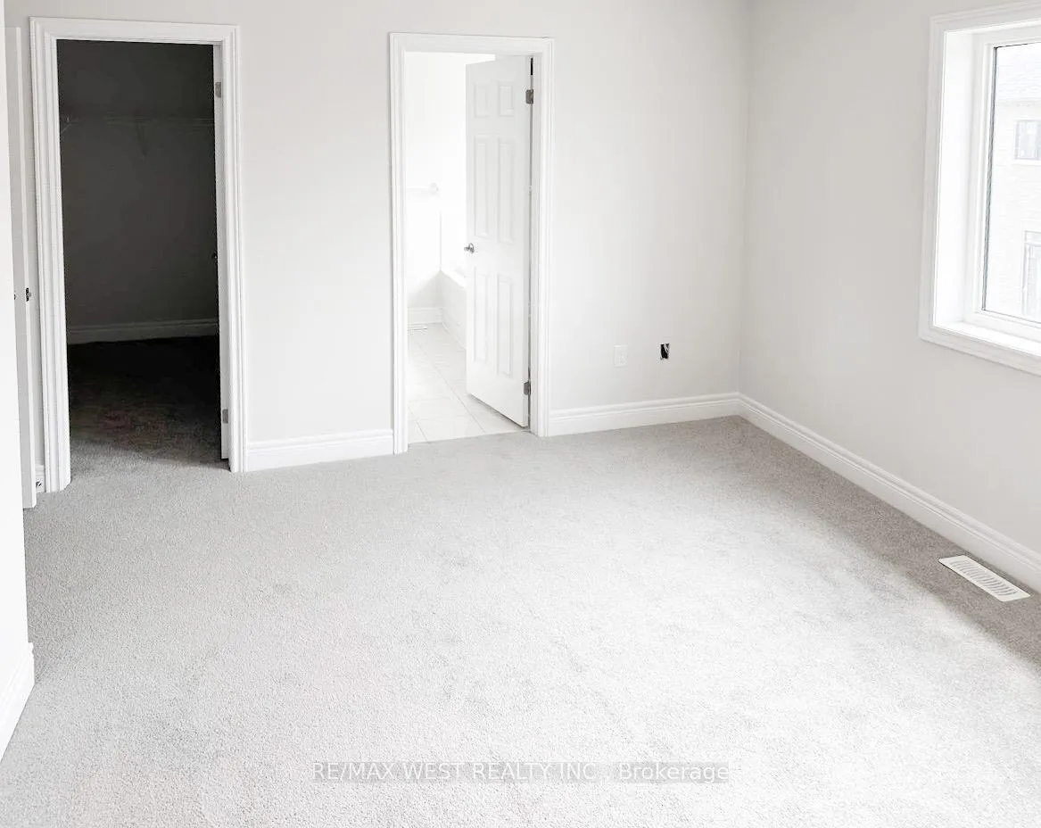 Photo 11 of 52 Kessler Drive, Brampton, Sandringham-Wellington North — HOMEH
