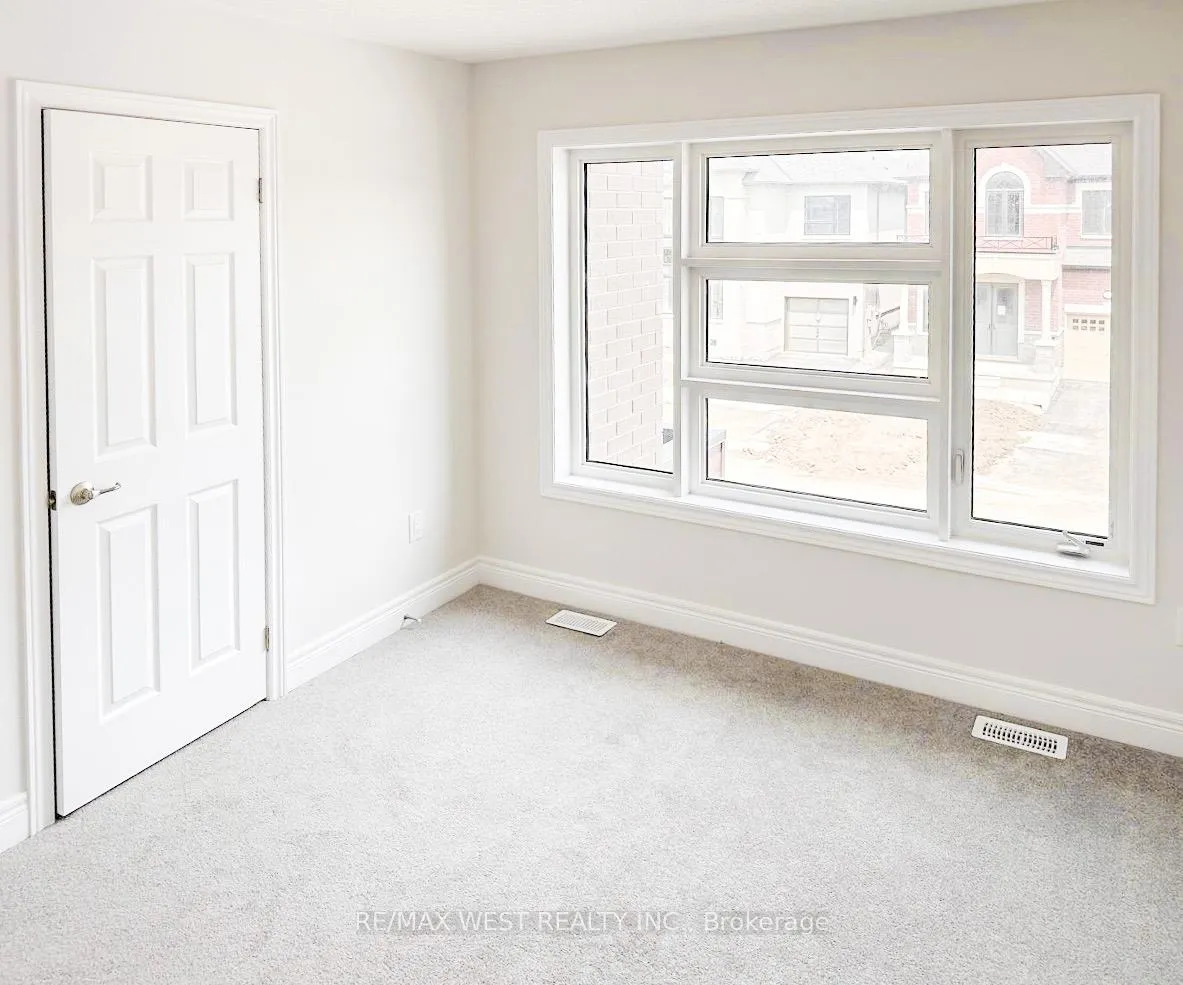 Photo 12 of 52 Kessler Drive, Brampton, Sandringham-Wellington North — HOMEH