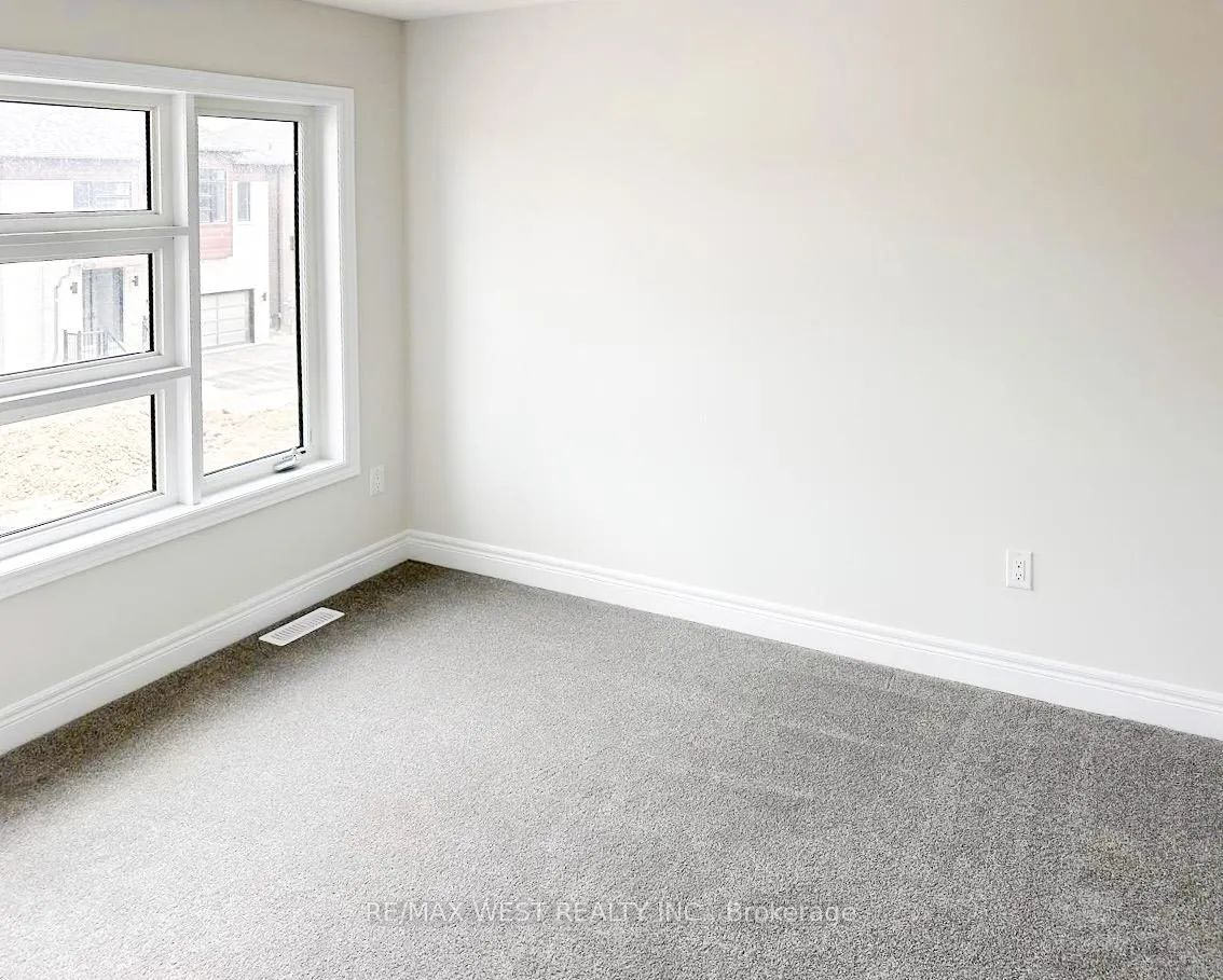 Photo 13 of 52 Kessler Drive, Brampton, Sandringham-Wellington North — HOMEH