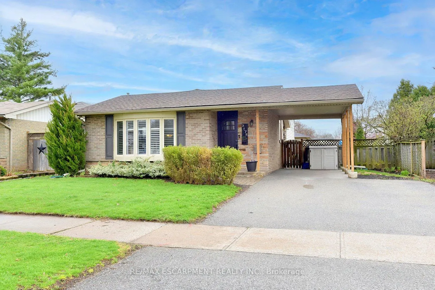 Photo 2 of 3178 Heathfield Drive, Burlington, Palmer — HOMEH
