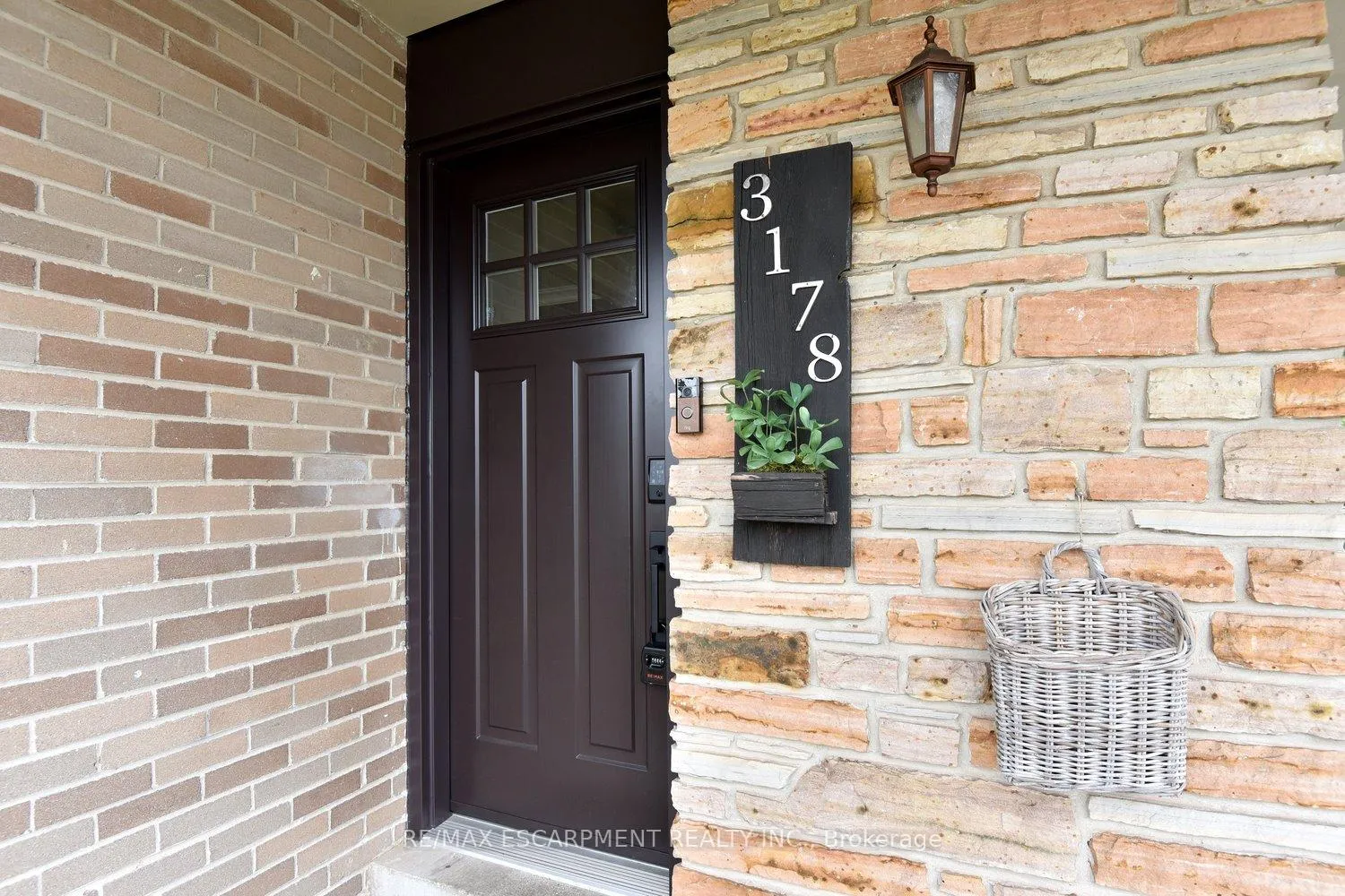 Photo 3 of 3178 Heathfield Drive, Burlington, Palmer — HOMEH