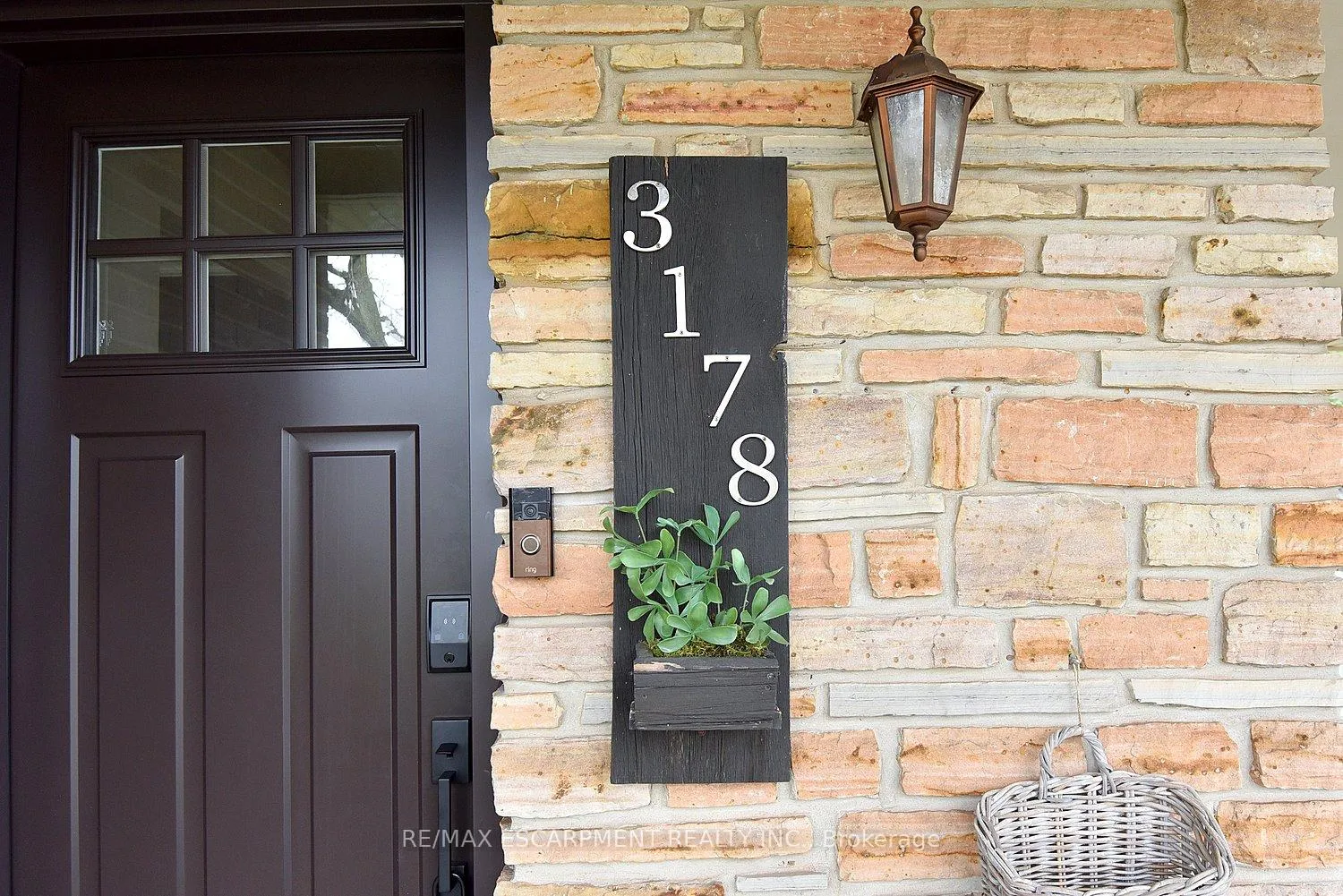 Photo 4 of 3178 Heathfield Drive, Burlington, Palmer — HOMEH