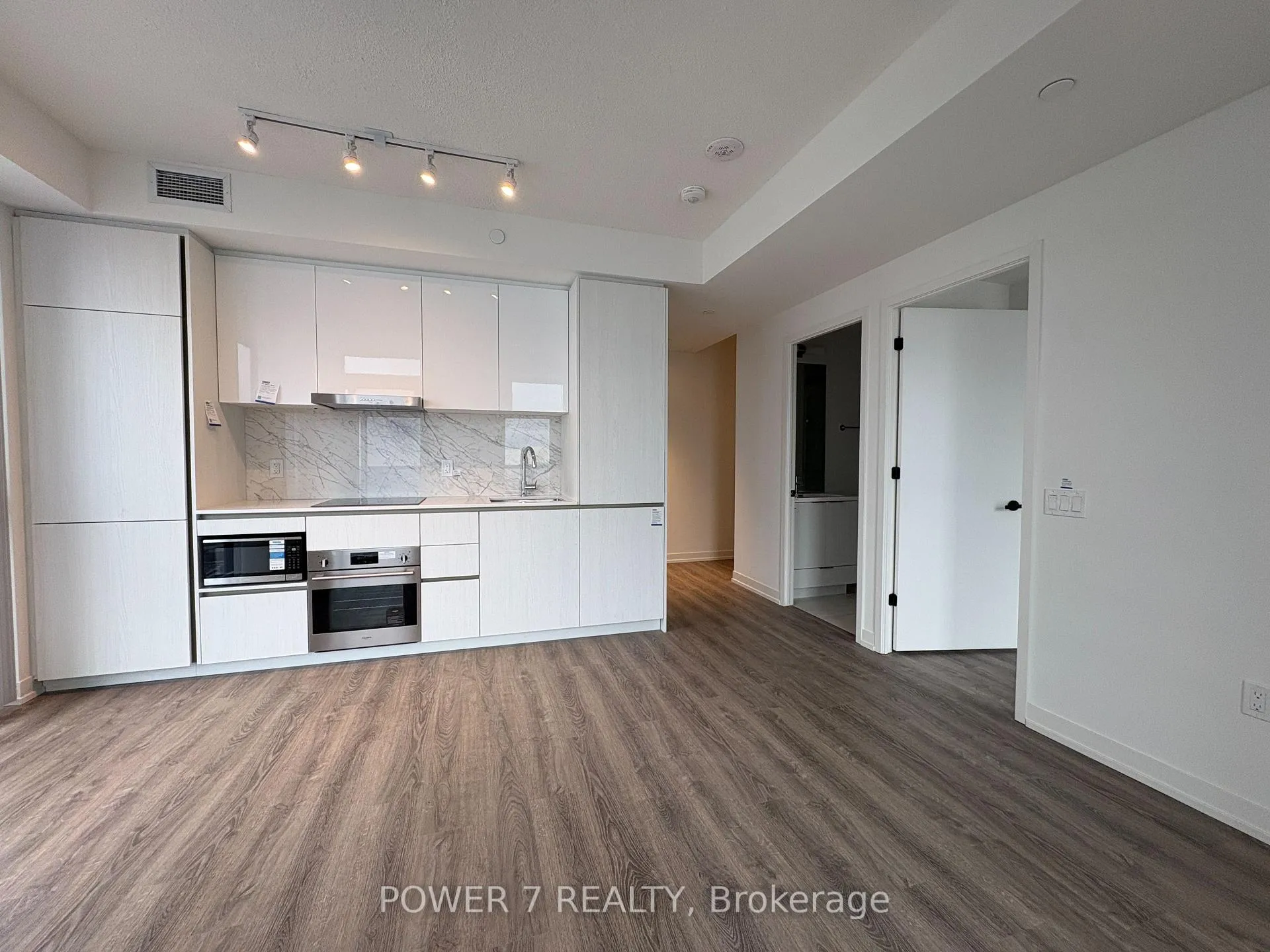 Photo 9 of Unit 4112, 8 Interchange Way, Vaughan, Vaughan Corporate Centre — HOMEH