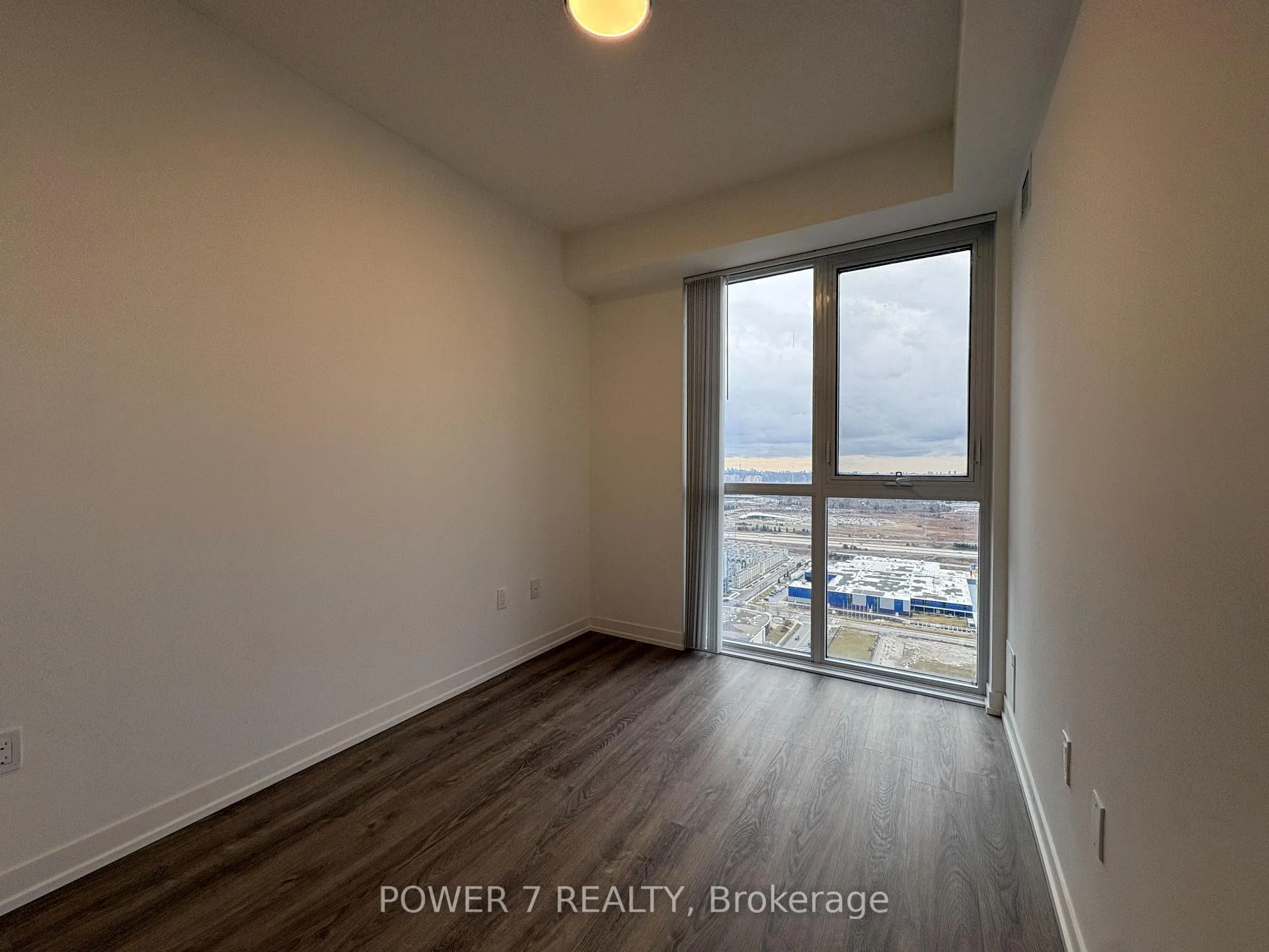 Photo 11 of Unit 4112, 8 Interchange Way, Vaughan, Vaughan Corporate Centre — HOMEH