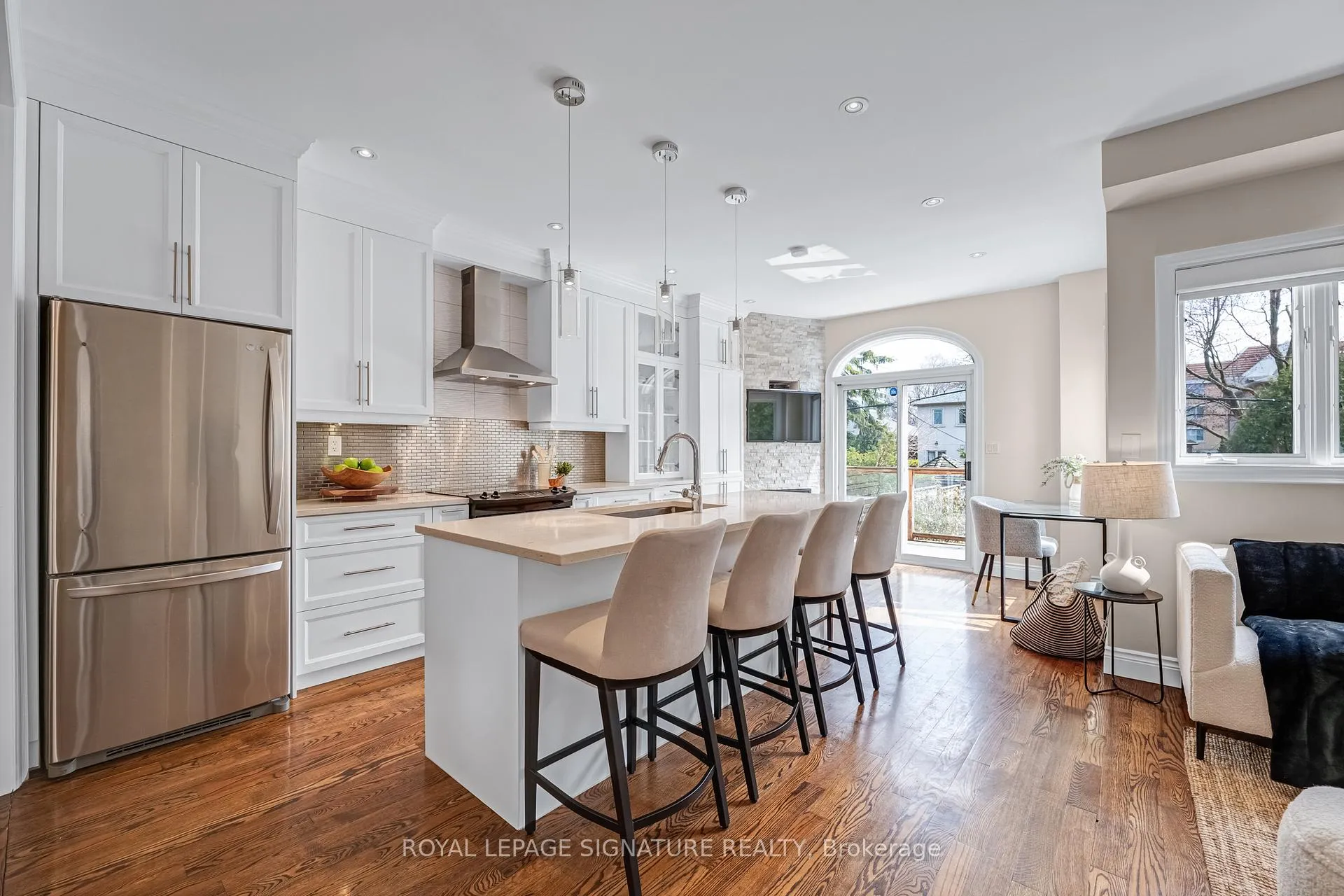 Photo 8 of 343 Sutherland Drive, Toronto, Leaside — HOMEH