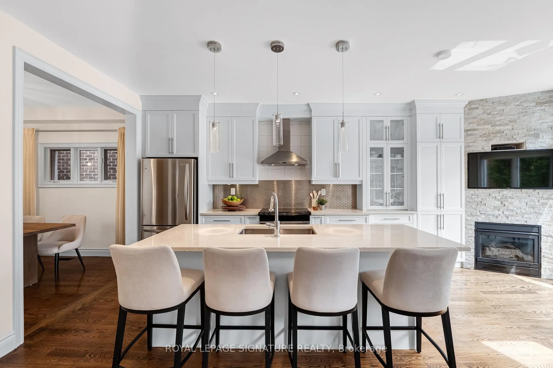 Photo 9 of 343 Sutherland Drive, Toronto, Leaside — HOMEH