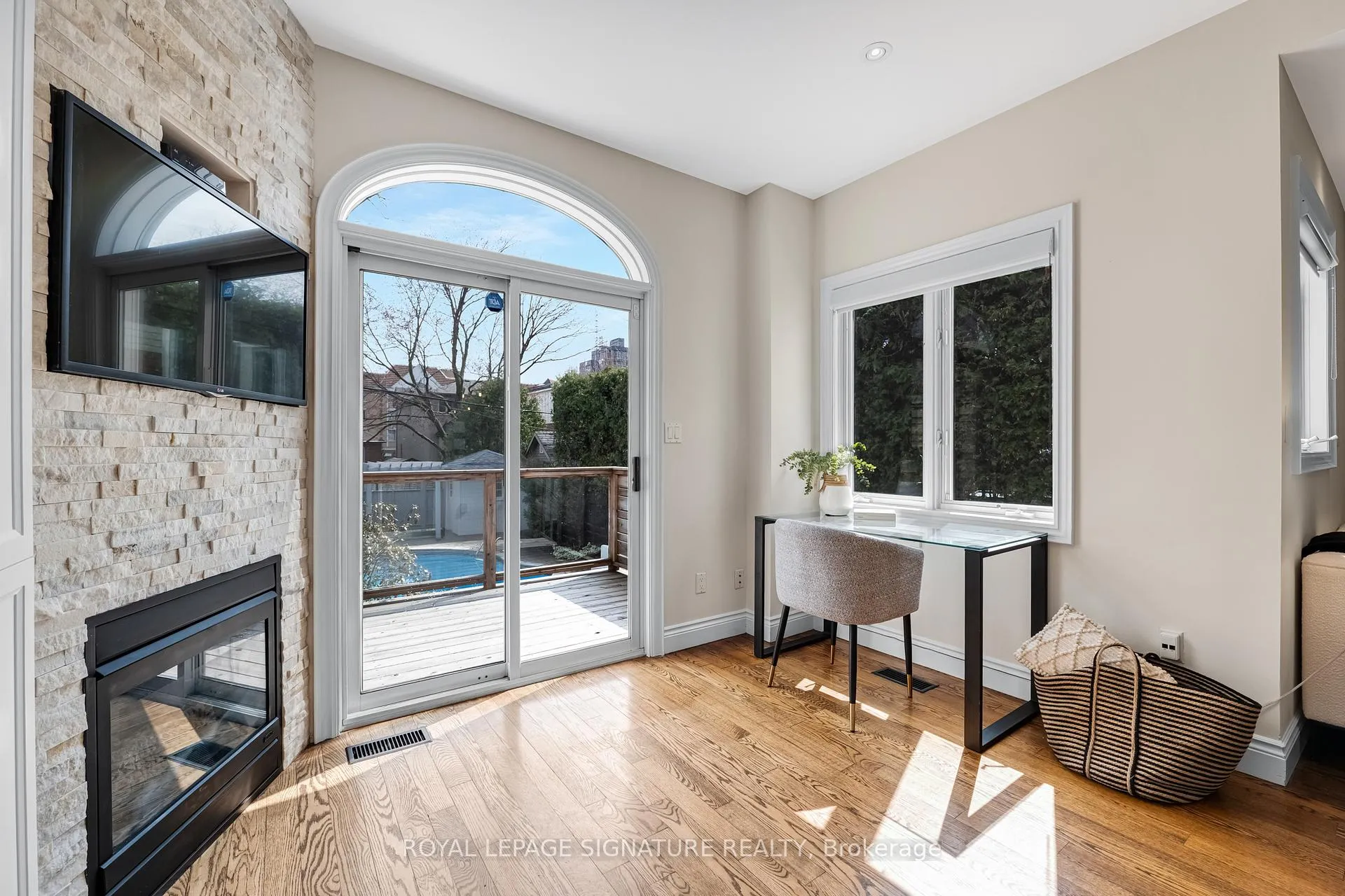 Photo 12 of 343 Sutherland Drive, Toronto, Leaside — HOMEH