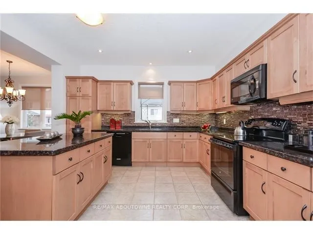 Photo 8 of Unit Upper, 9 Geddes Crescent, Guelph, Kortright West — HOMEH