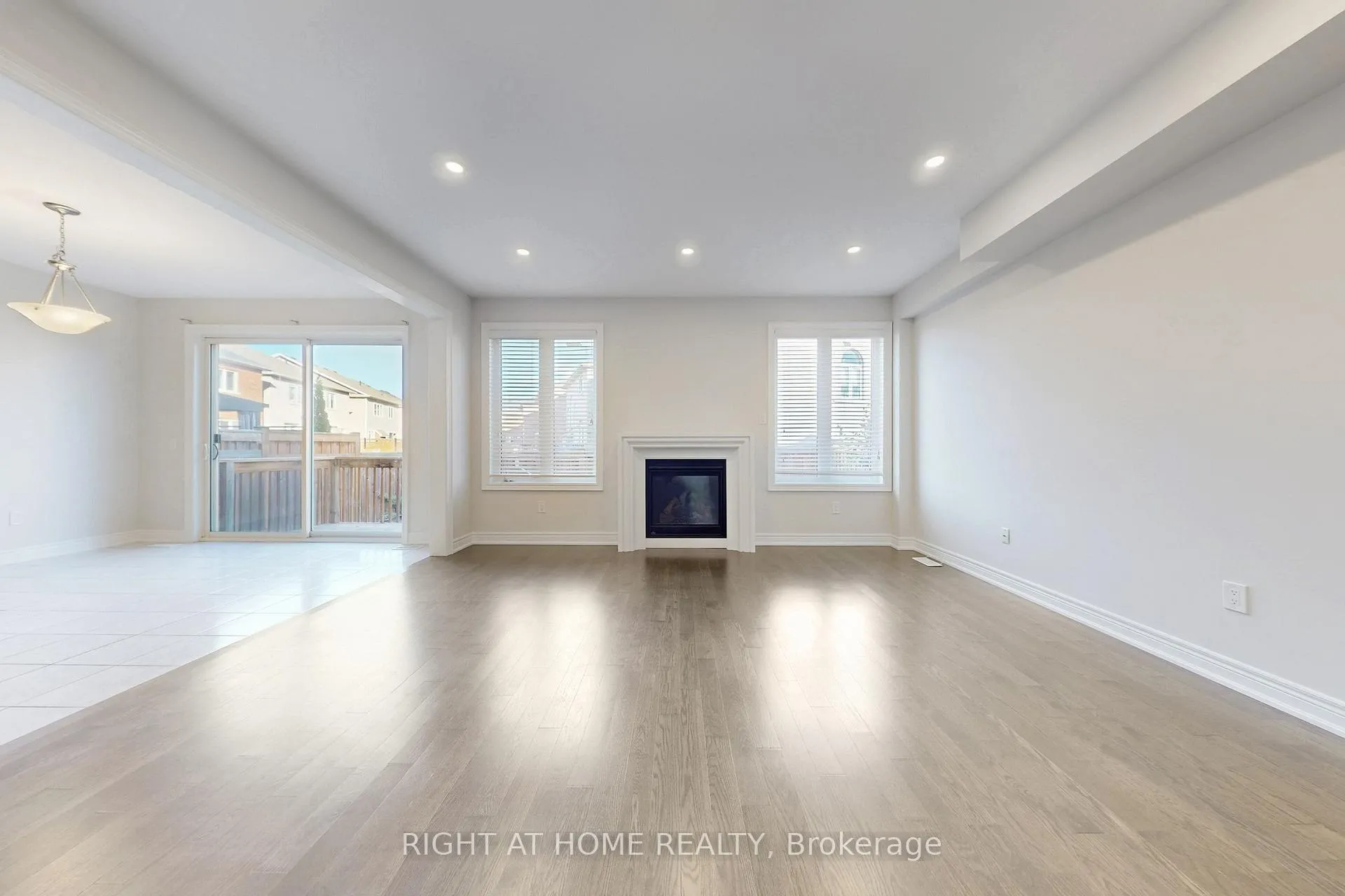 Photo 6 of 11 Robert Wilson Crescent, Georgina, Keswick South — HOMEH