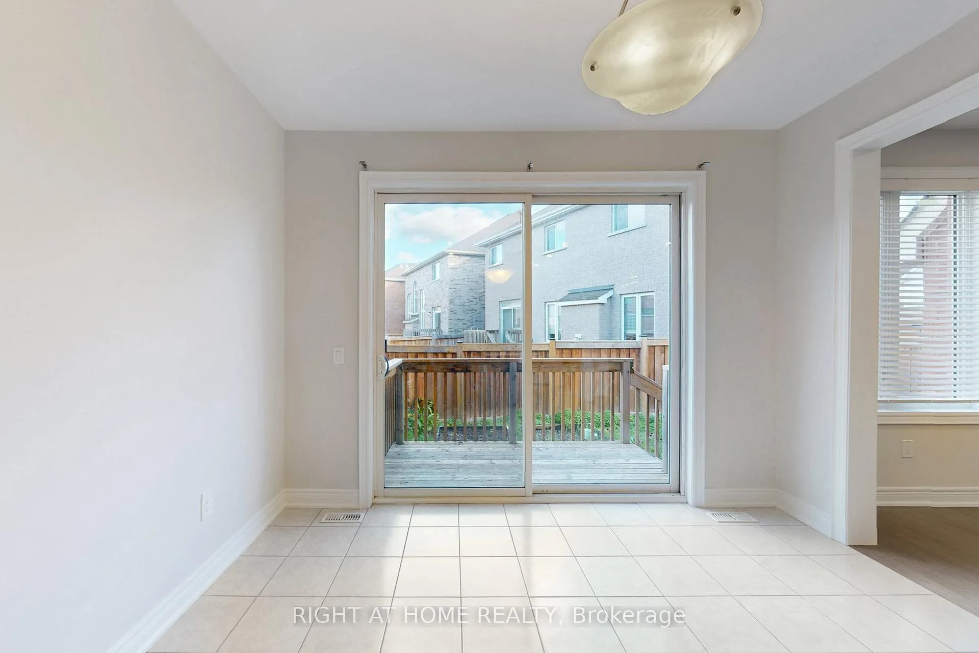 Photo 11 of 11 Robert Wilson Crescent, Georgina, Keswick South — HOMEH