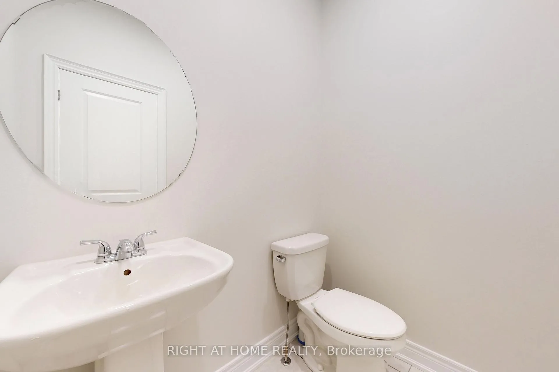 Photo 16 of 11 Robert Wilson Crescent, Georgina, Keswick South — HOMEH