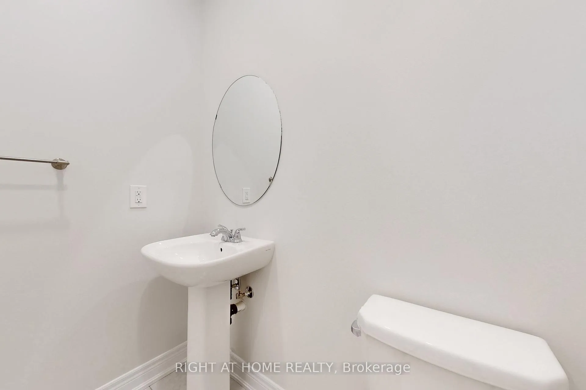 Photo 17 of 11 Robert Wilson Crescent, Georgina, Keswick South — HOMEH