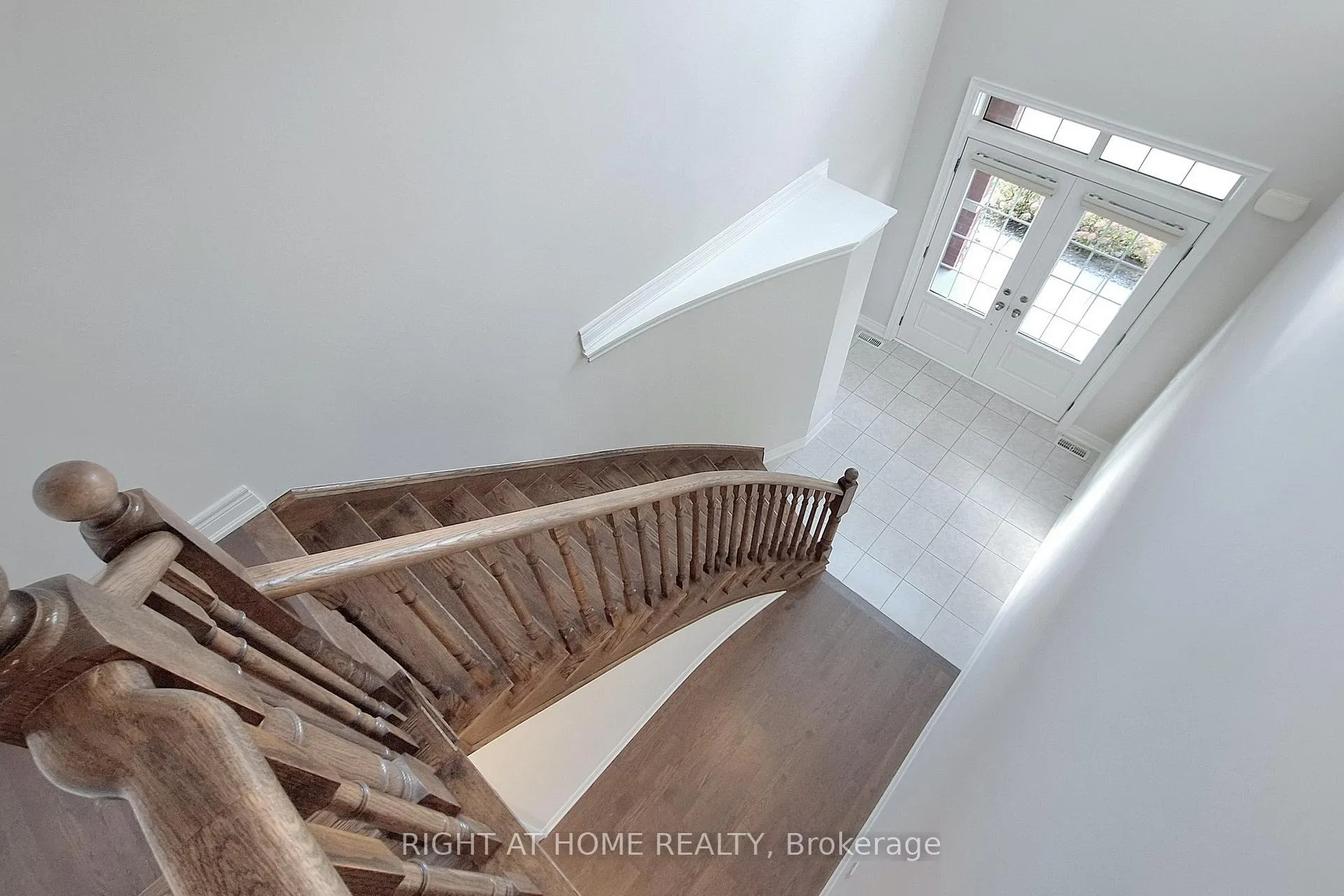Photo 18 of 11 Robert Wilson Crescent, Georgina, Keswick South — HOMEH