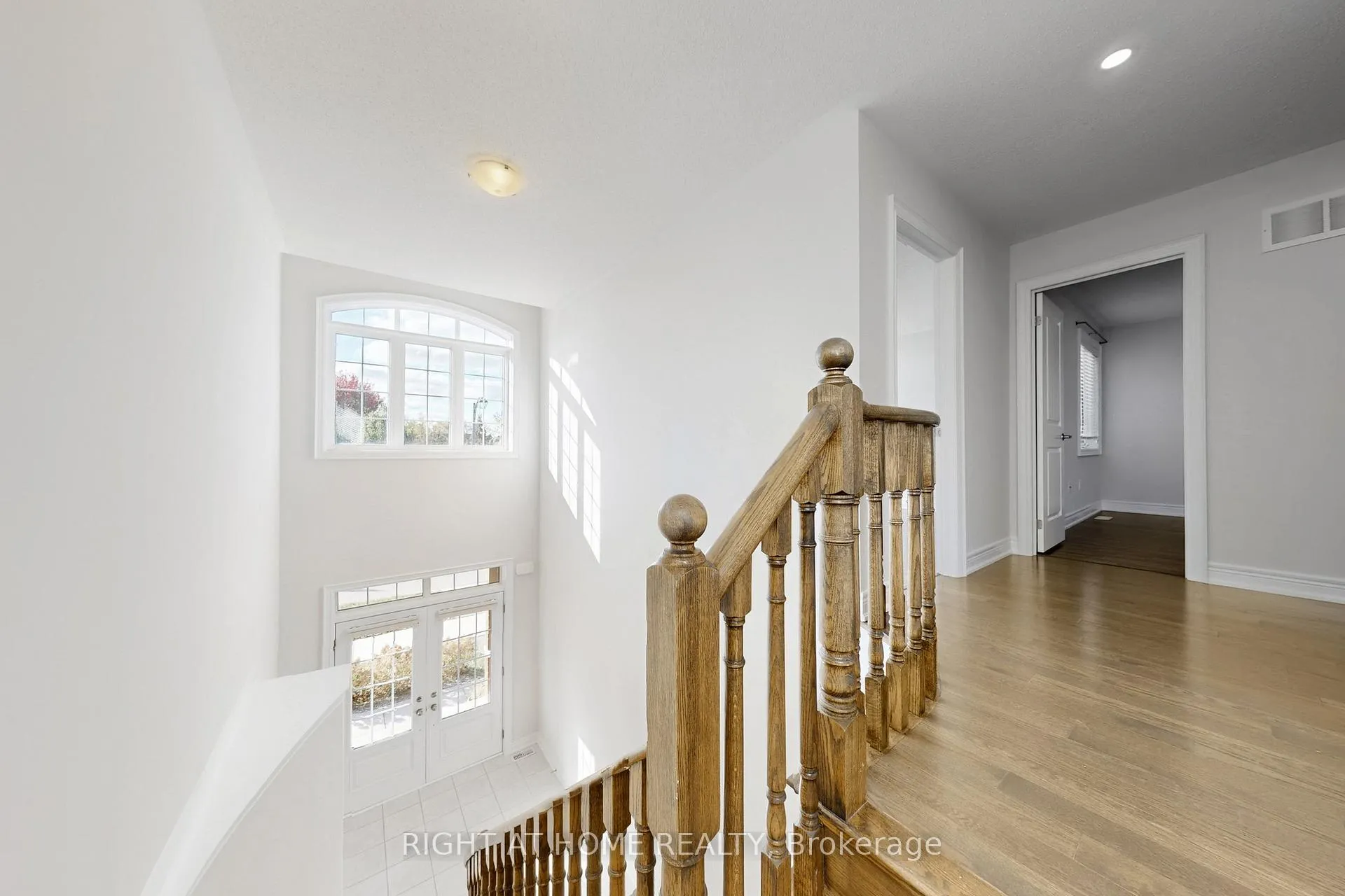 Photo 19 of 11 Robert Wilson Crescent, Georgina, Keswick South — HOMEH
