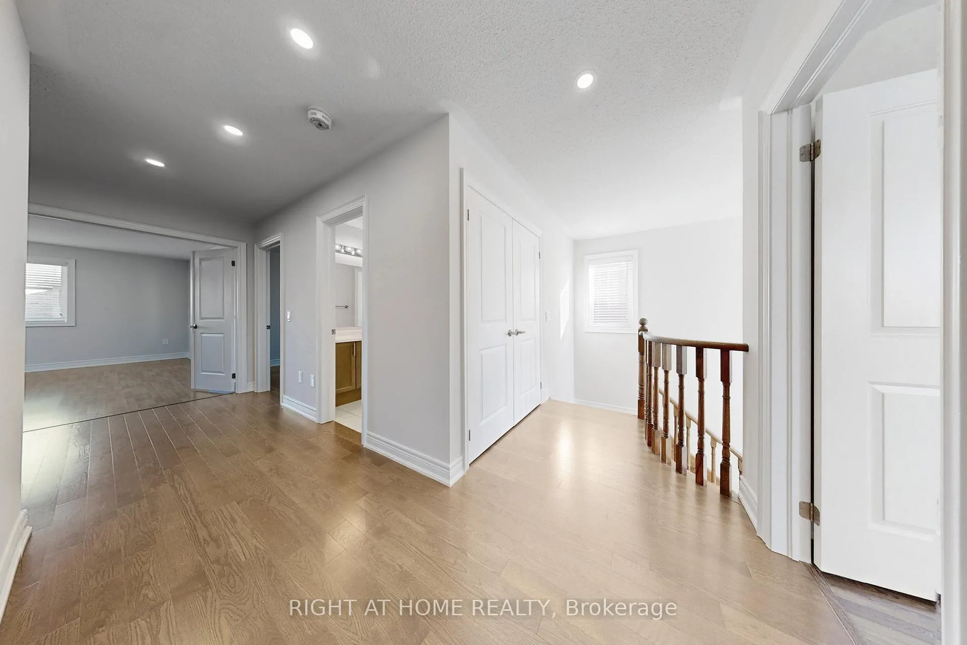 Photo 20 of 11 Robert Wilson Crescent, Georgina, Keswick South — HOMEH