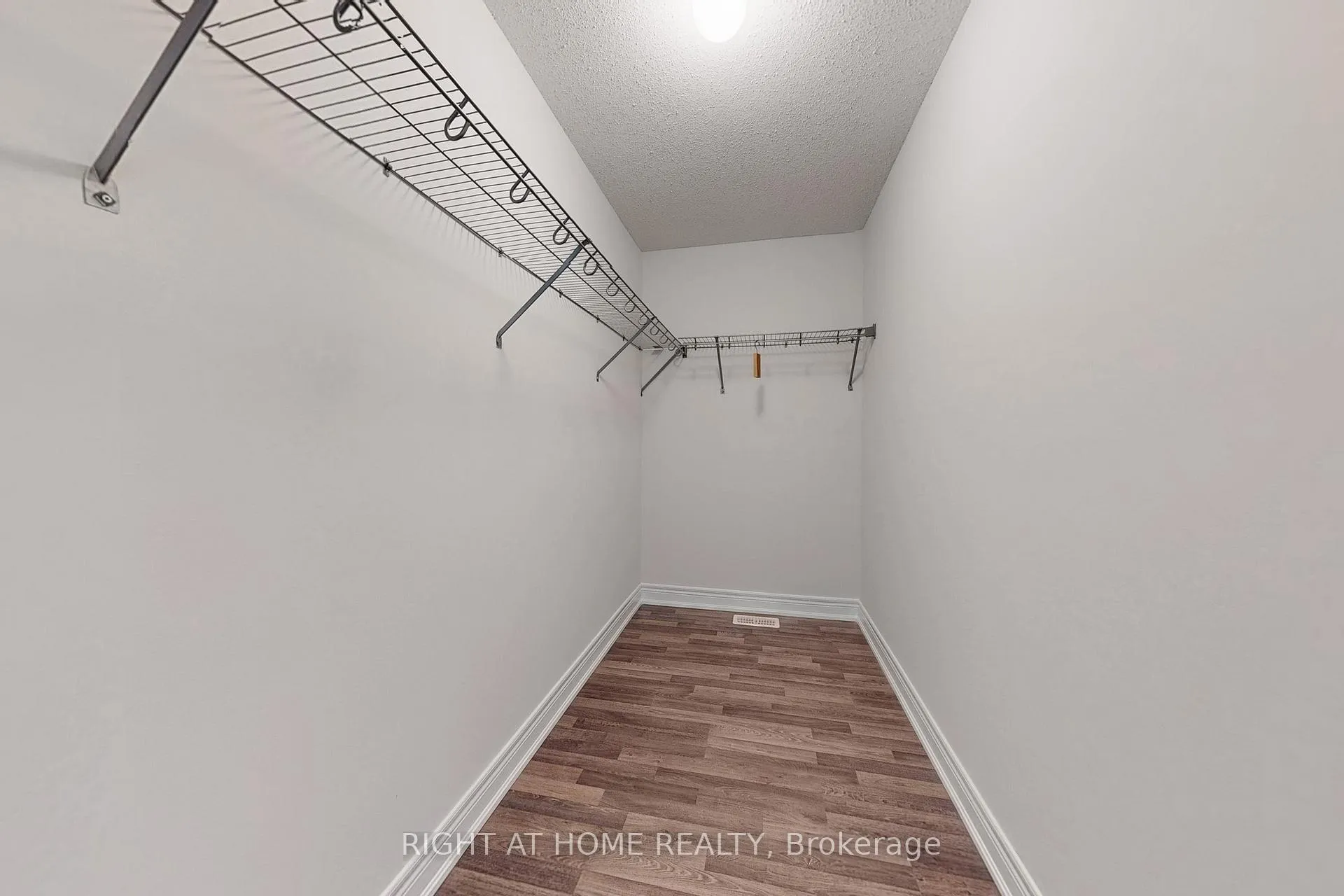 Photo 25 of 11 Robert Wilson Crescent, Georgina, Keswick South — HOMEH