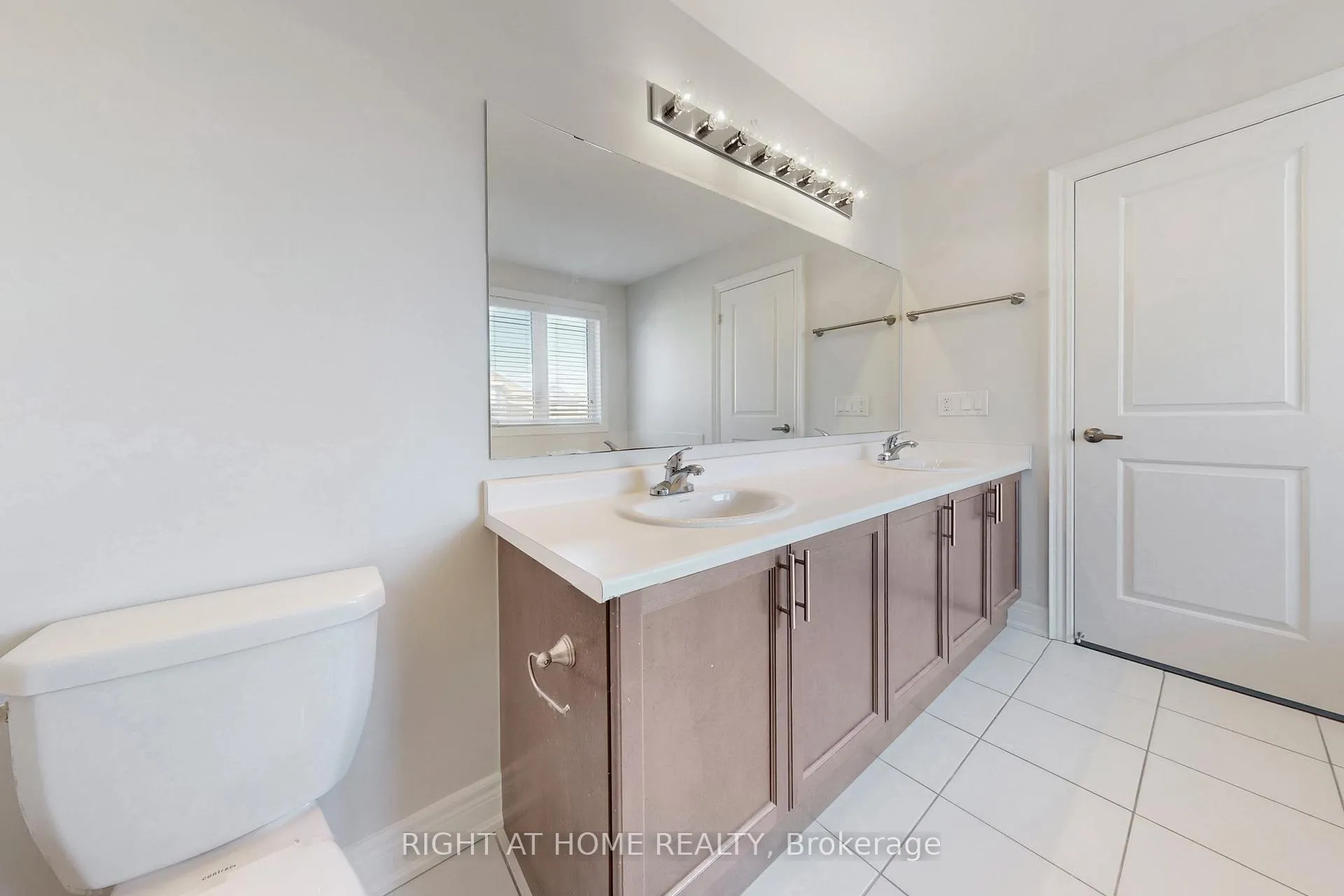 Photo 26 of 11 Robert Wilson Crescent, Georgina, Keswick South — HOMEH