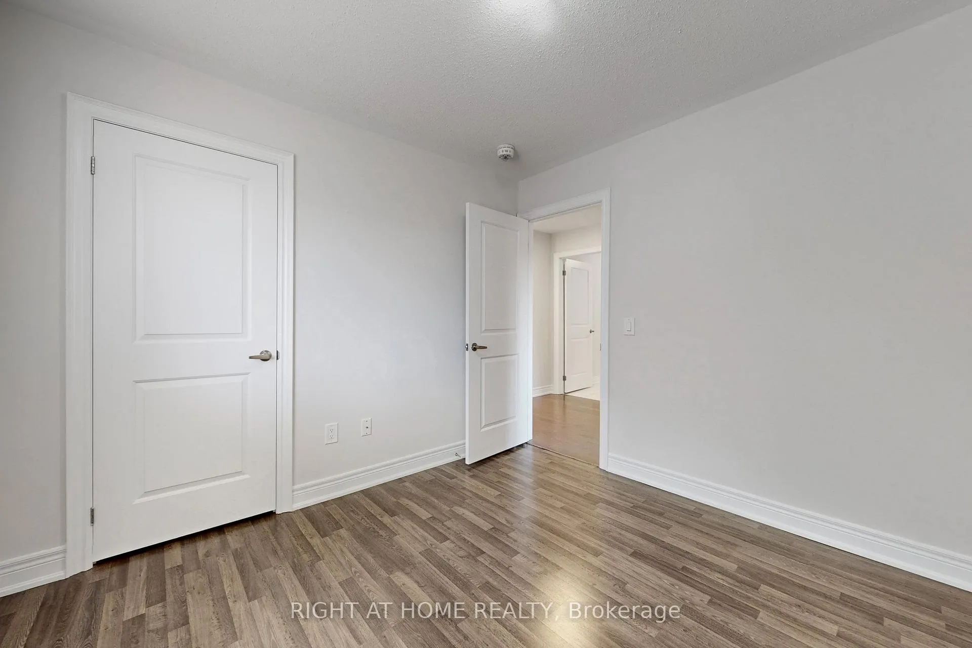 Photo 30 of 11 Robert Wilson Crescent, Georgina, Keswick South — HOMEH