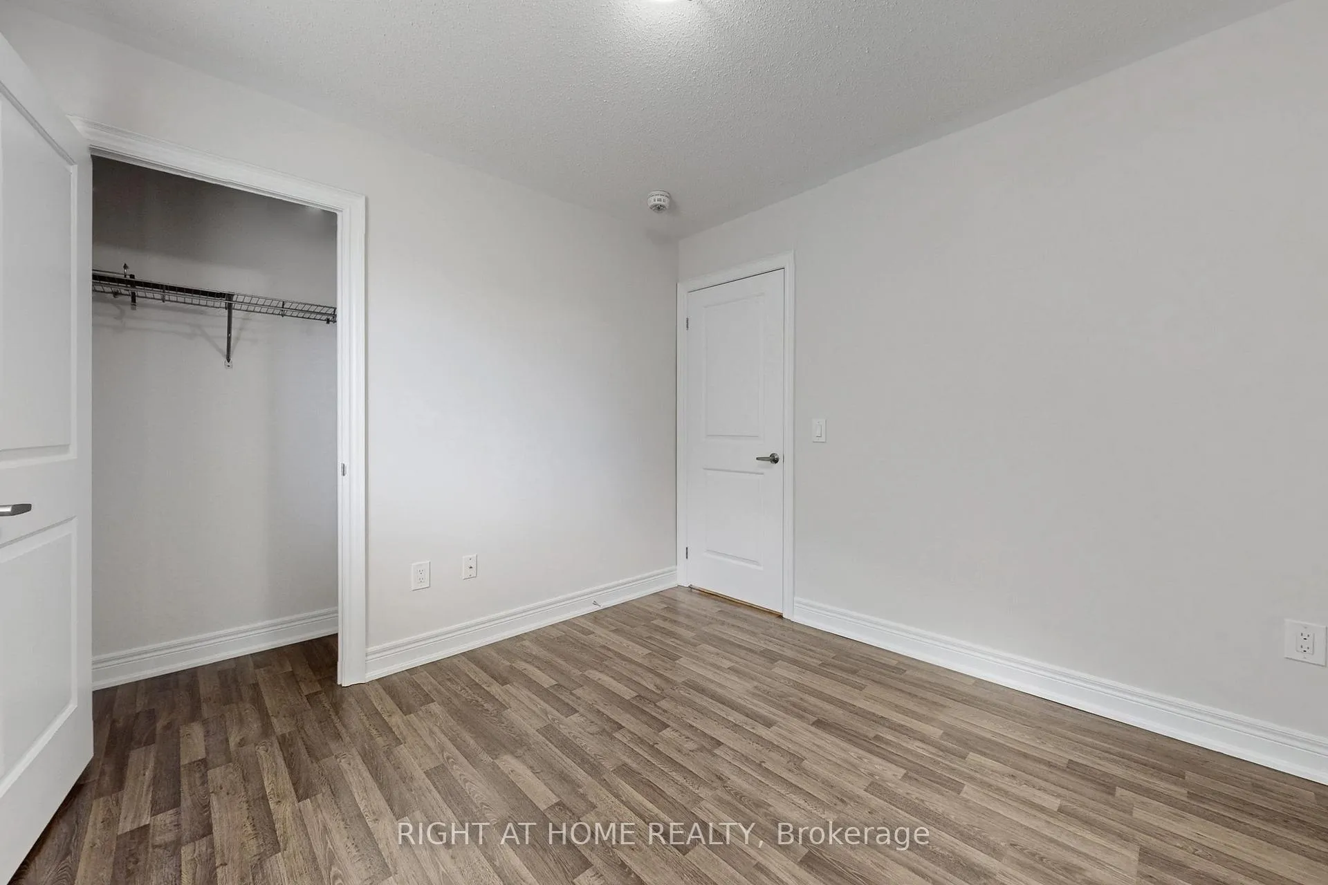 Photo 31 of 11 Robert Wilson Crescent, Georgina, Keswick South — HOMEH