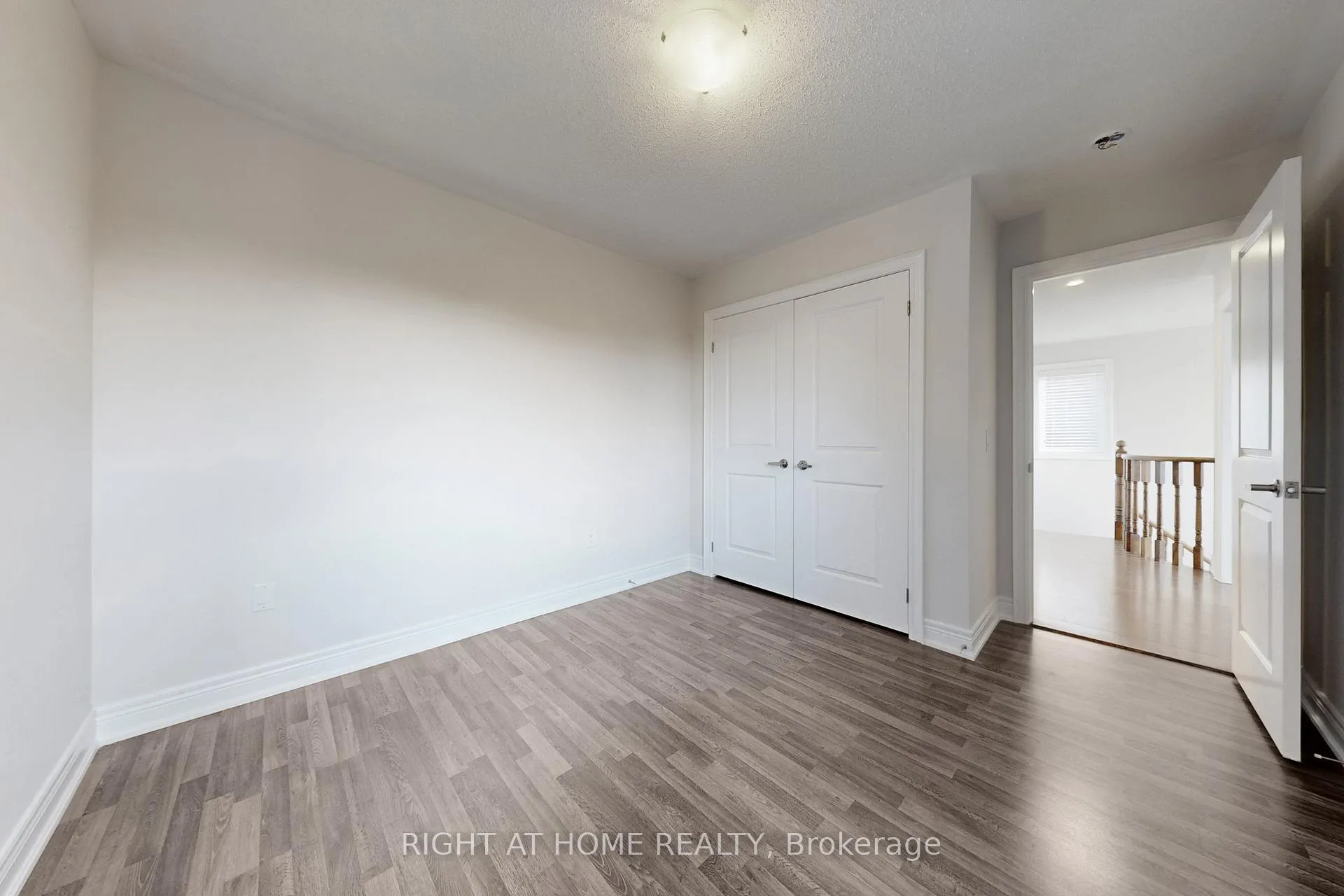 Photo 35 of 11 Robert Wilson Crescent, Georgina, Keswick South — HOMEH