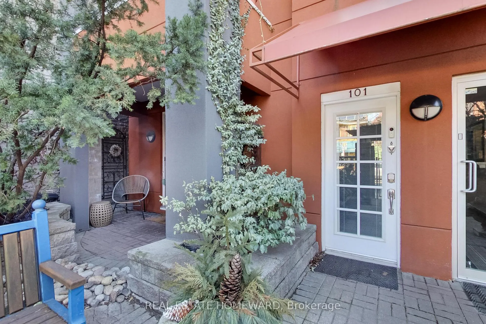 Photo 4 of Unit 101, 2371 Queen Street E, Toronto, The Beaches — HOMEH