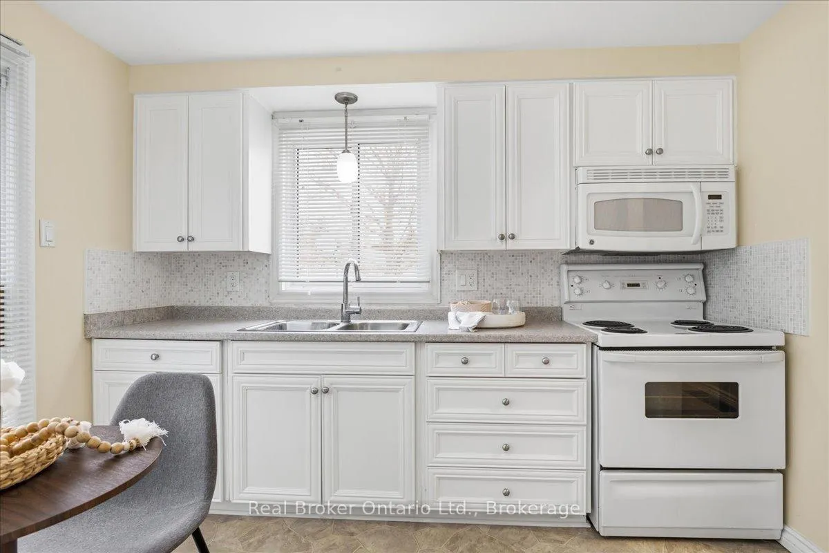 Photo 4 of Unit 5, 415 Morgan Avenue, Kitchener — HOMEH
