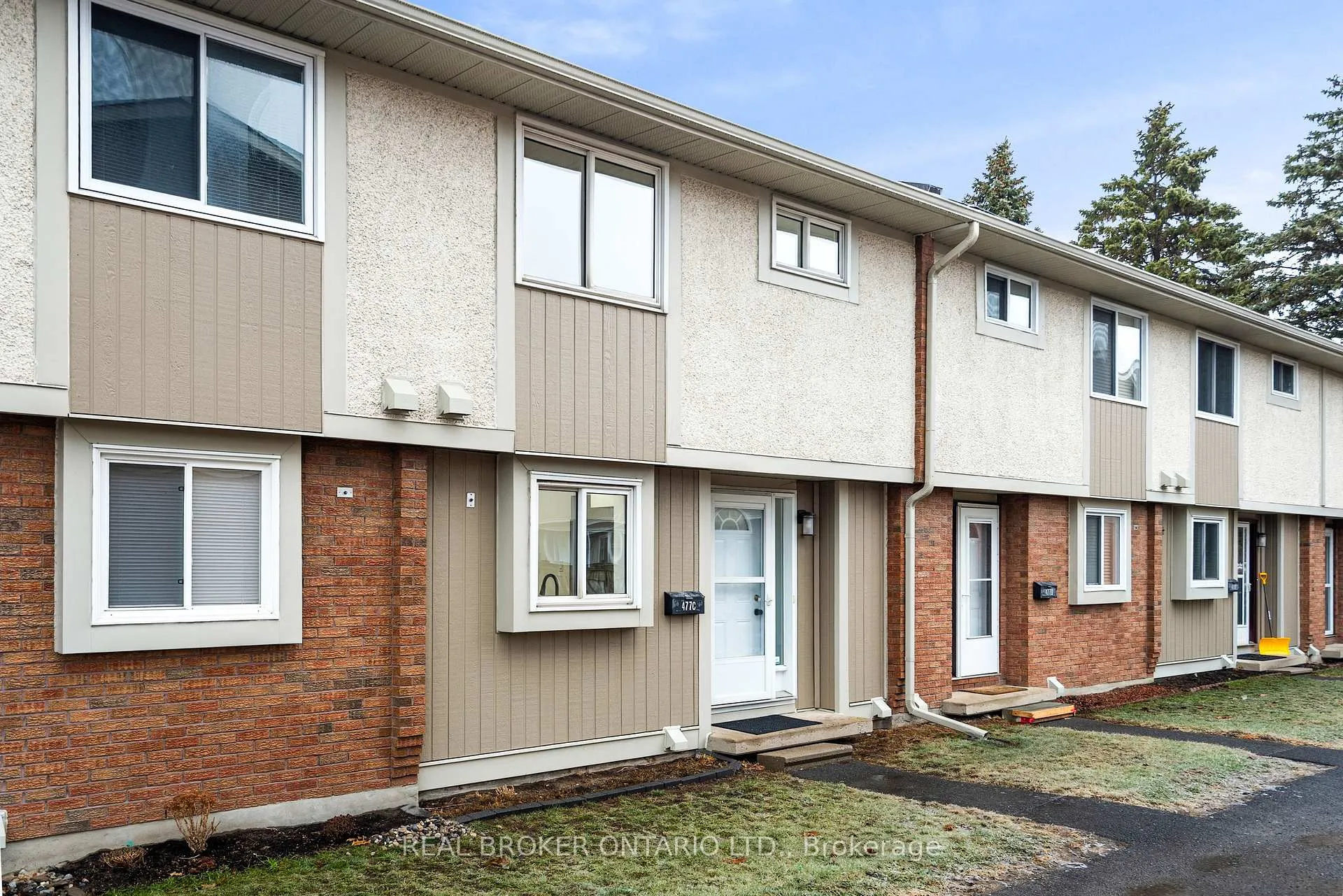 Front of Unit C, 477 Moodie Drive