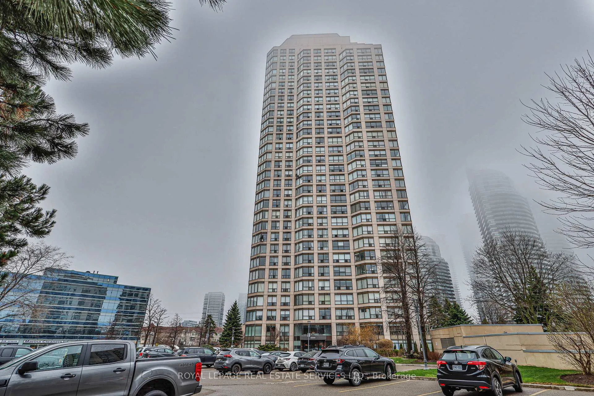 Front of Unit 2006, 2269 Lake Shore Boulevard W