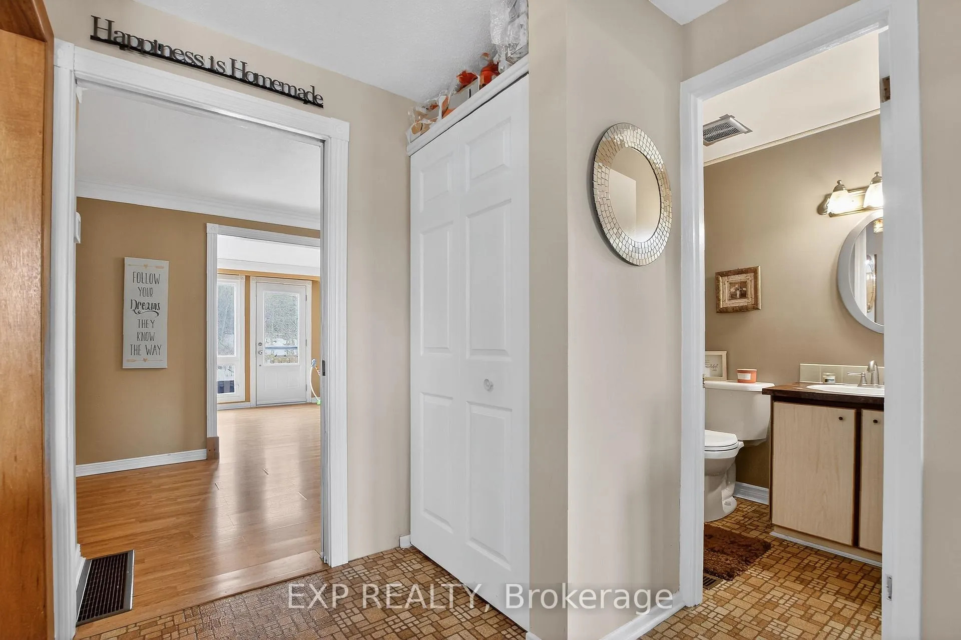 Photo 3 of Unit 70, 42F Benlea Drive, Ottawa, Tanglewood — HOMEH