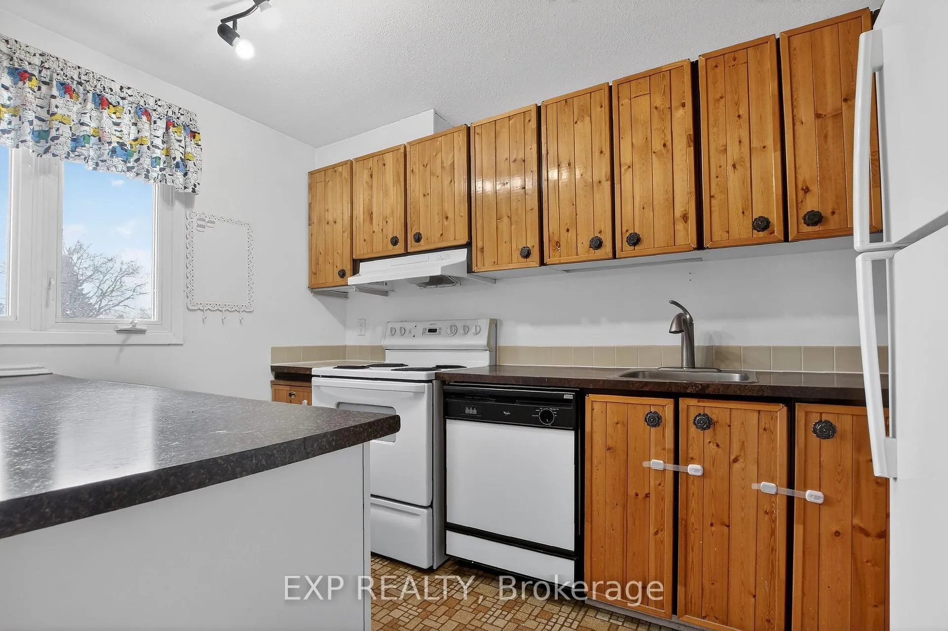 Photo 8 of Unit 70, 42F Benlea Drive, Ottawa, Tanglewood — HOMEH