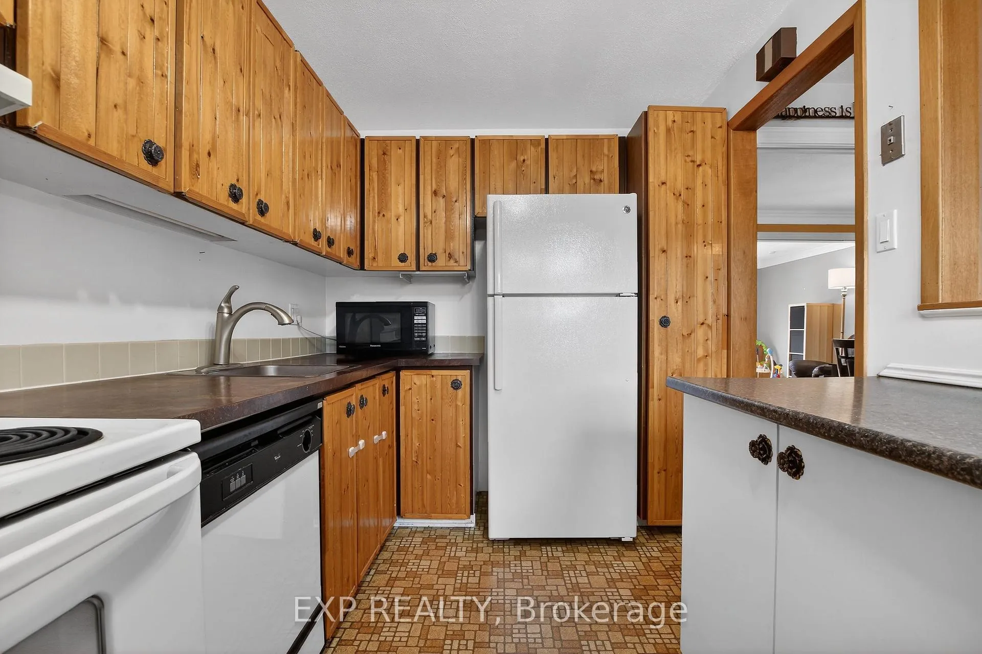 Photo 10 of Unit 70, 42F Benlea Drive, Ottawa, Tanglewood — HOMEH