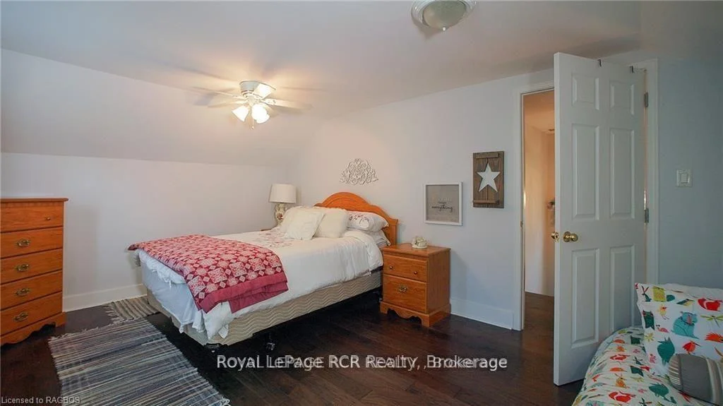 Photo 4 of 144 Loucks Lane, Chatsworth — HOMEH