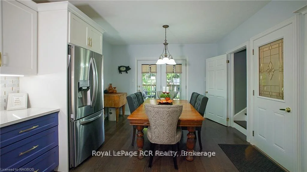 Photo 5 of 144 Loucks Lane, Chatsworth — HOMEH