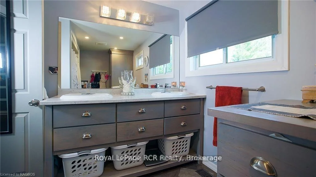 Photo 6 of 144 Loucks Lane, Chatsworth — HOMEH