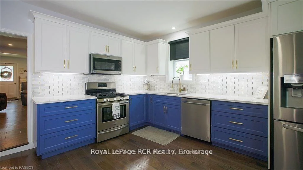 Photo 7 of 144 Loucks Lane, Chatsworth — HOMEH