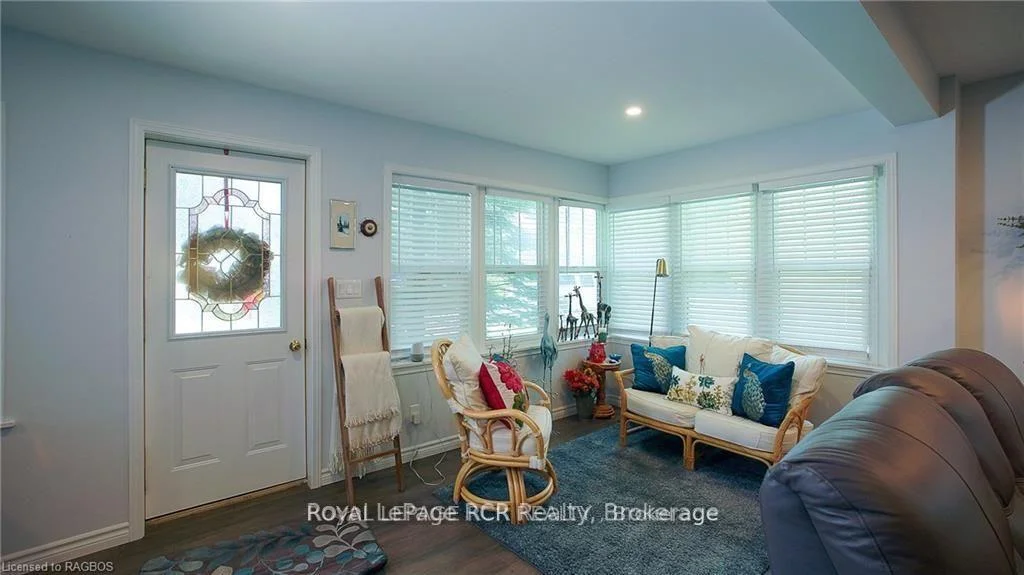 Photo 9 of 144 Loucks Lane, Chatsworth — HOMEH
