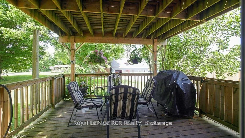 Photo 16 of 144 Loucks Lane, Chatsworth — HOMEH