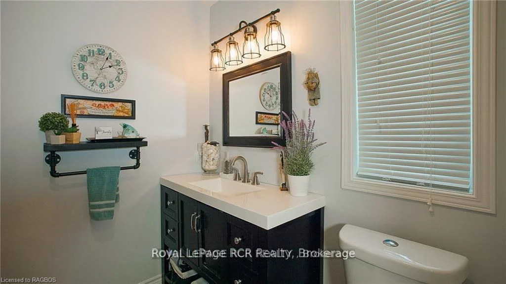 Photo 19 of 144 Loucks Lane, Chatsworth — HOMEH